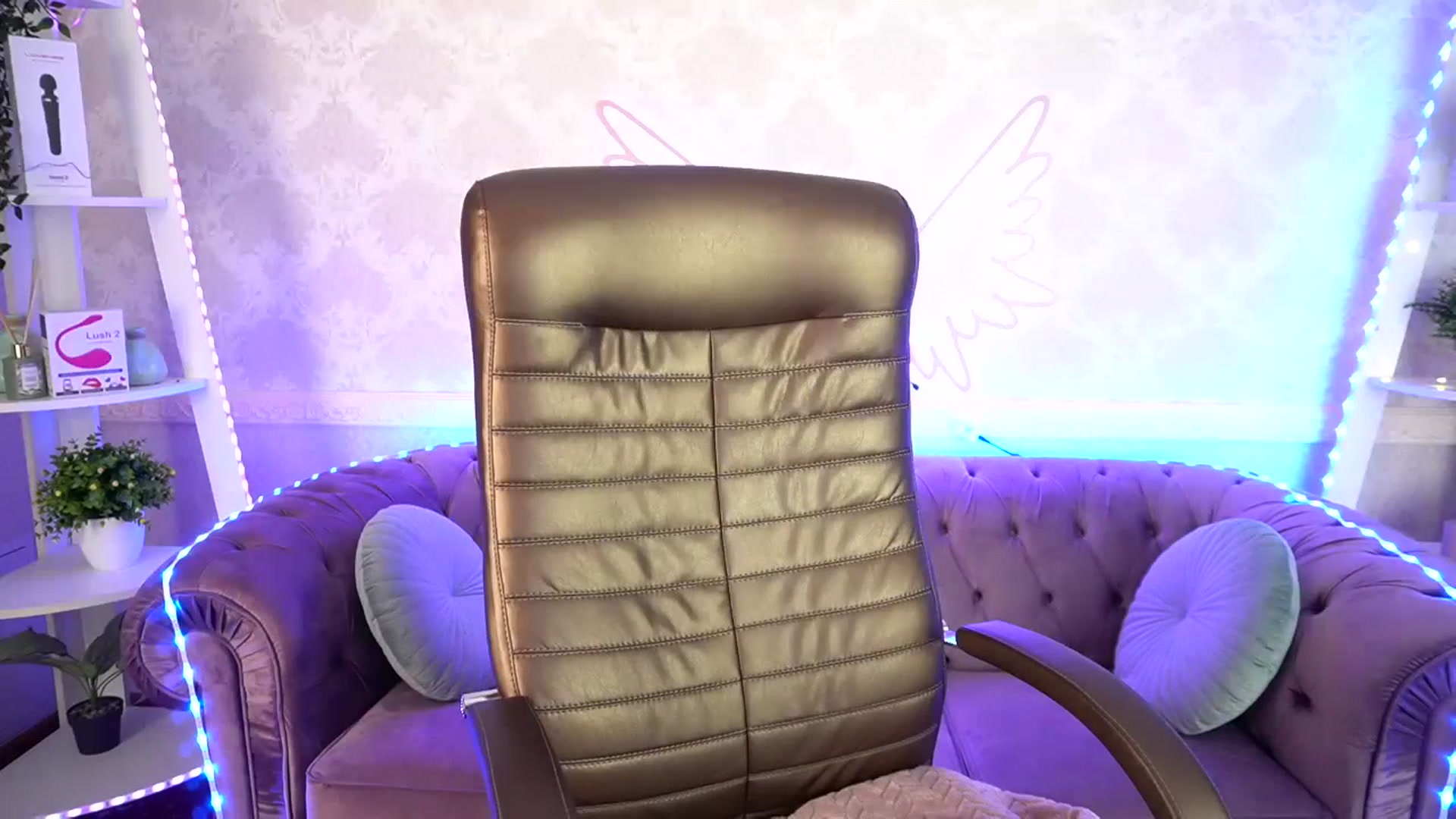 Gallery image thumbnail from TrixieHey's myfreecams stream on, 04/26/2024, 20:08 image 6 of 20
