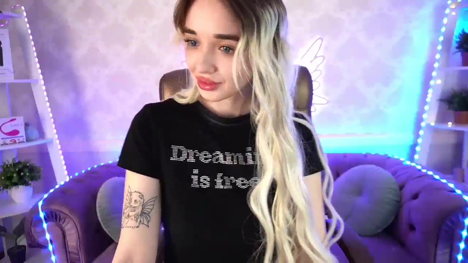 Gallery image thumbnail from TrixieHey's myfreecams stream on, 04/27/2024, 19:35 image 12 of 20