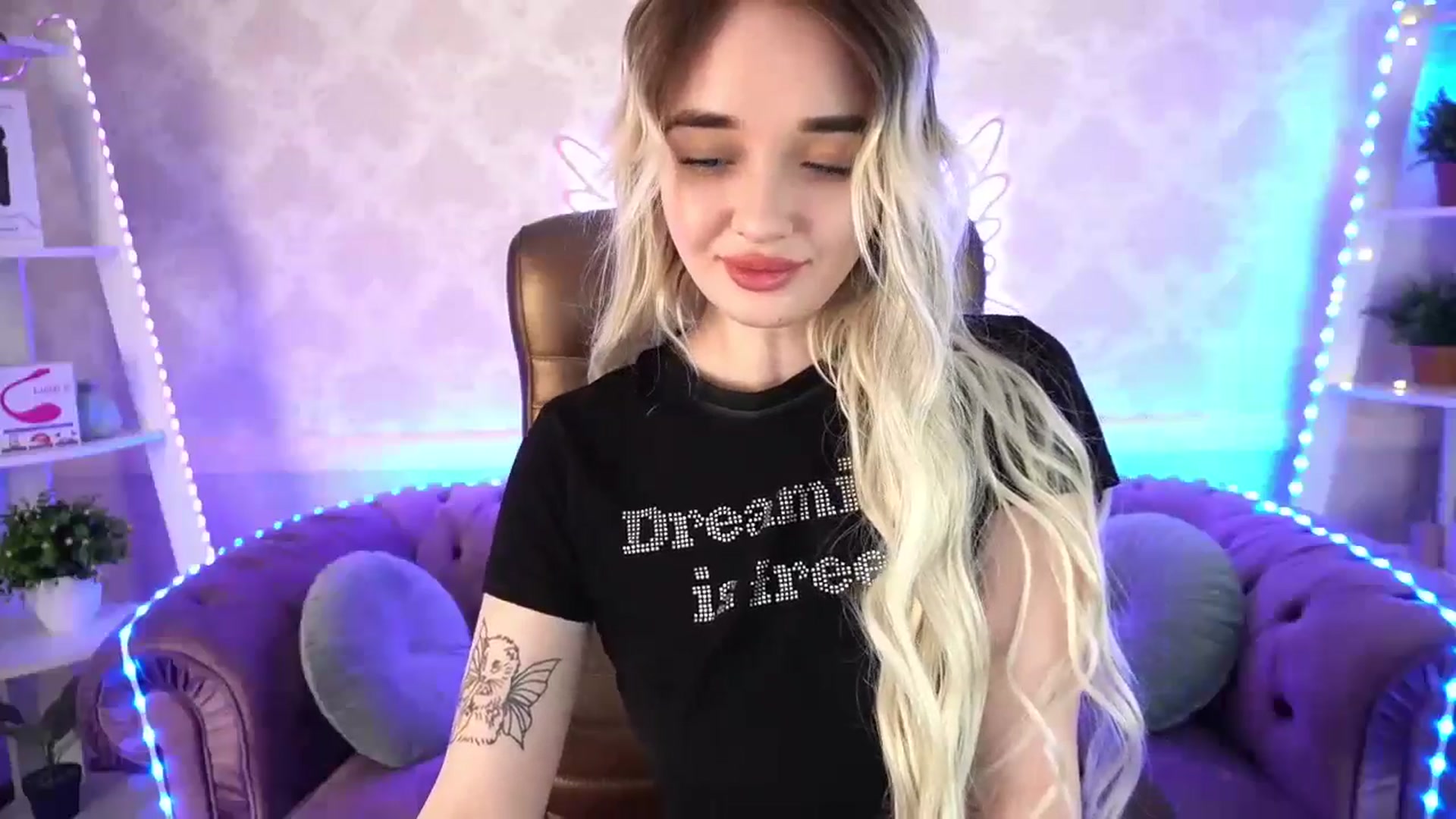 Gallery image thumbnail from TrixieHey's myfreecams stream on, 04/27/2024, 19:35 image 13 of 20