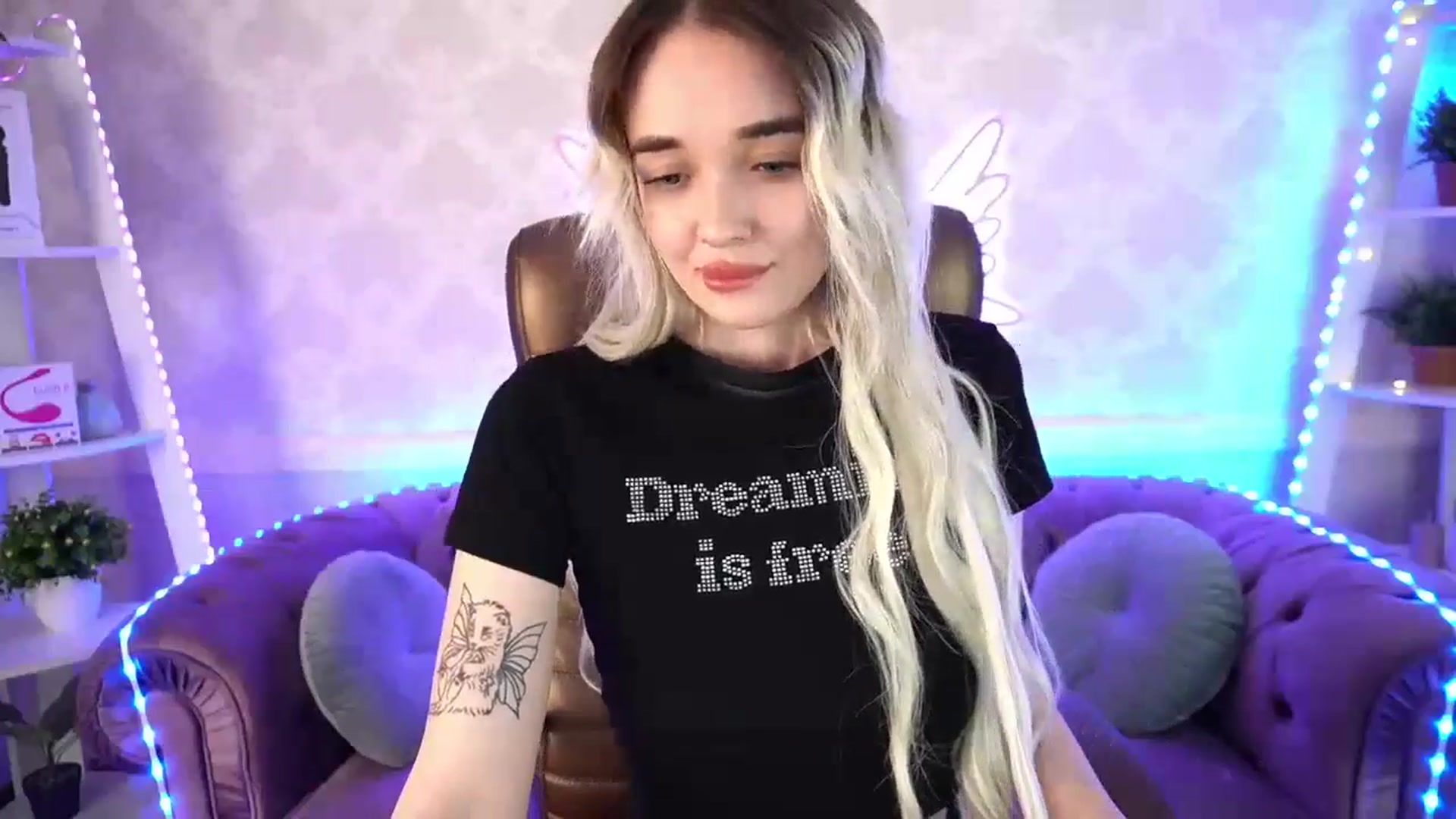 Gallery image thumbnail from TrixieHey's myfreecams stream on, 04/27/2024, 19:35 image 15 of 20