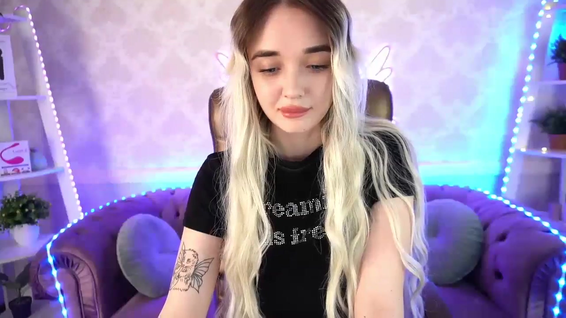 Gallery image thumbnail from TrixieHey's myfreecams stream on, 04/27/2024, 19:35 image 8 of 20
