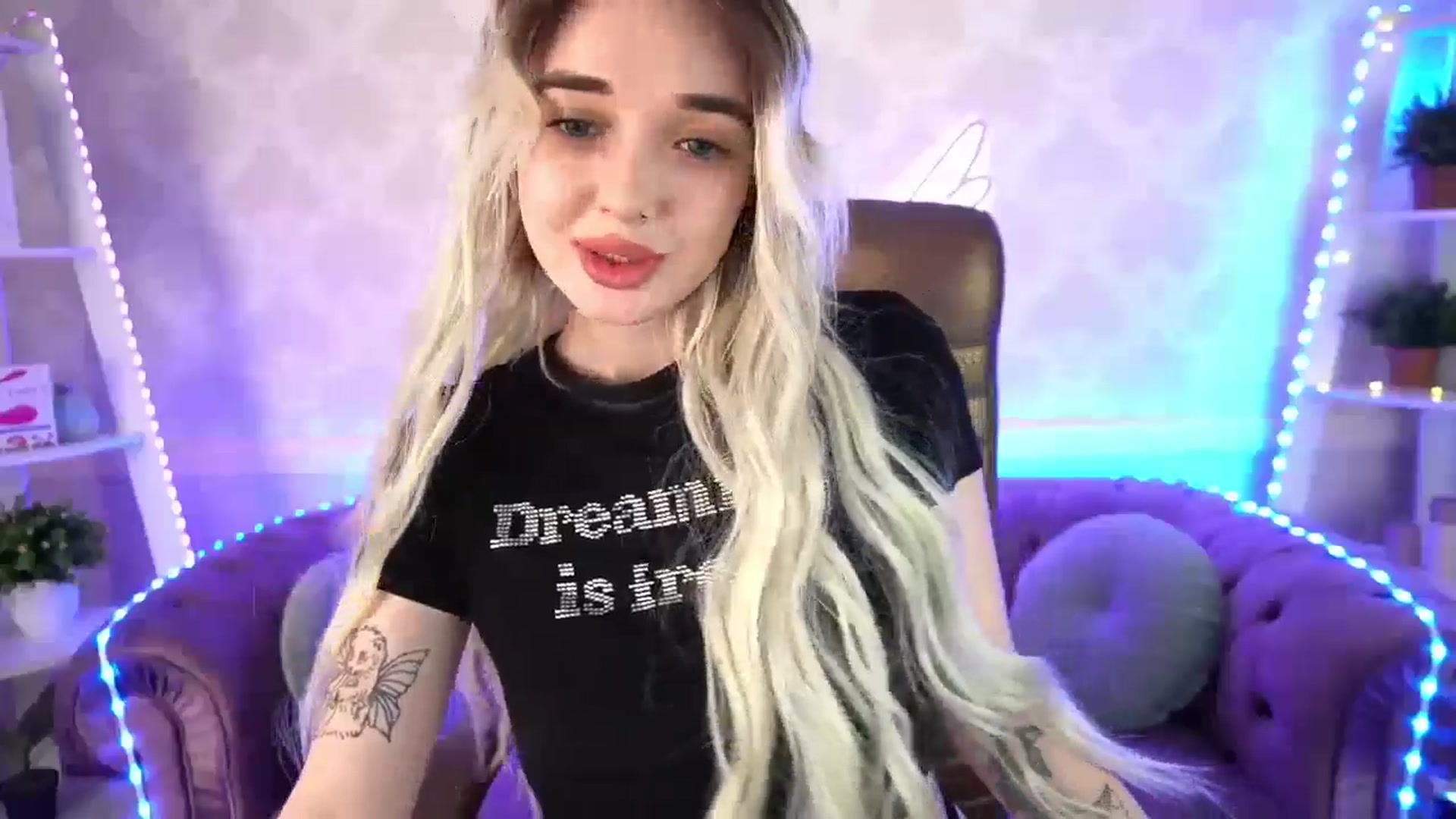 Gallery image thumbnail from TrixieHey's myfreecams stream on, 04/27/2024, 19:35 image 2 of 20