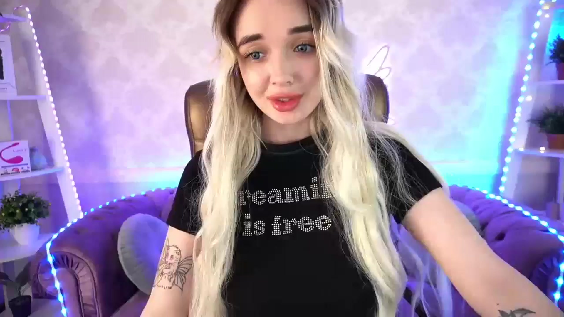 Gallery image thumbnail from TrixieHey's myfreecams stream on, 04/27/2024, 20:15 image 2 of 20