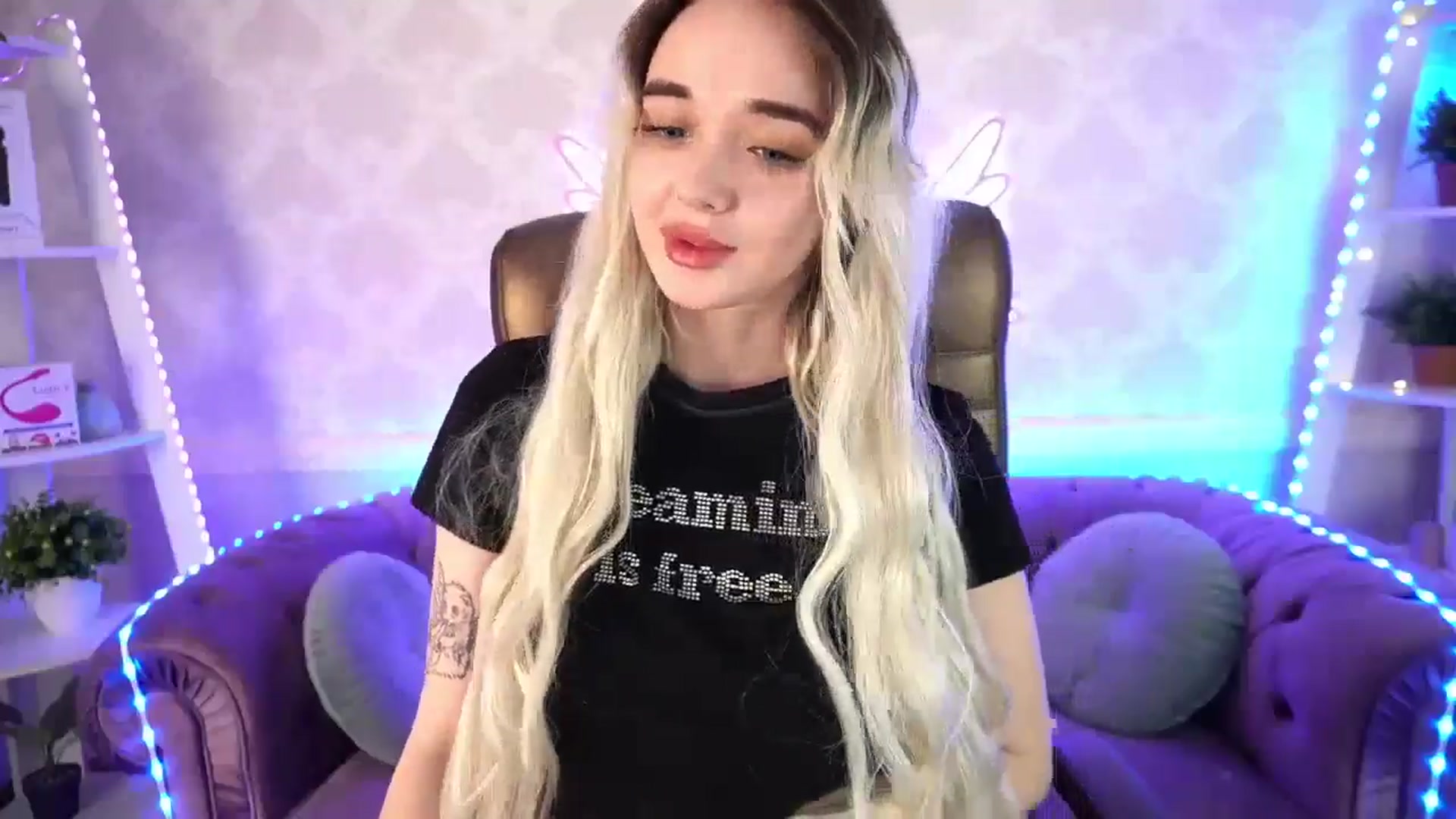Gallery image thumbnail from TrixieHey's myfreecams stream on, 04/27/2024, 20:15 image 5 of 20