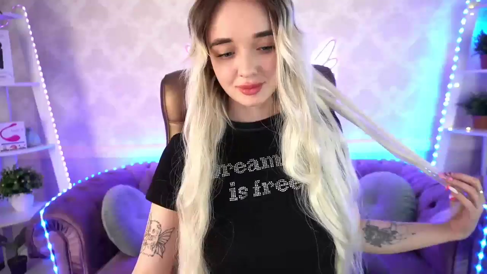 Gallery image thumbnail from TrixieHey's myfreecams stream on, 04/27/2024, 20:15 image 3 of 20