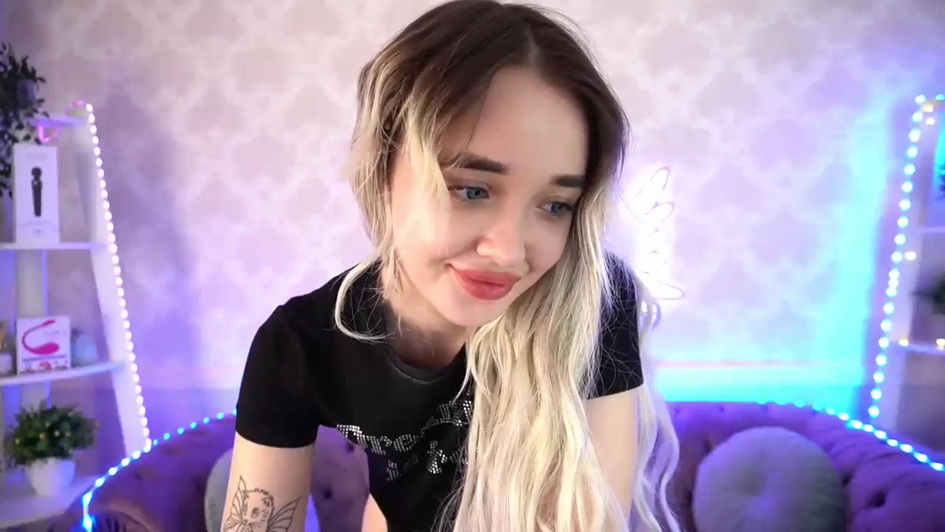 Gallery image thumbnail from TrixieHey's myfreecams stream on, 04/27/2024, 20:15 image 16 of 20