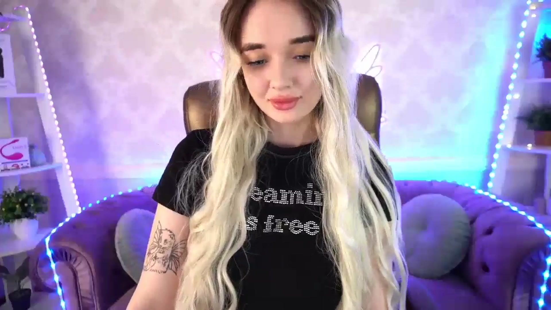 Gallery image thumbnail from TrixieHey's myfreecams stream on, 04/27/2024, 20:15 image 6 of 20