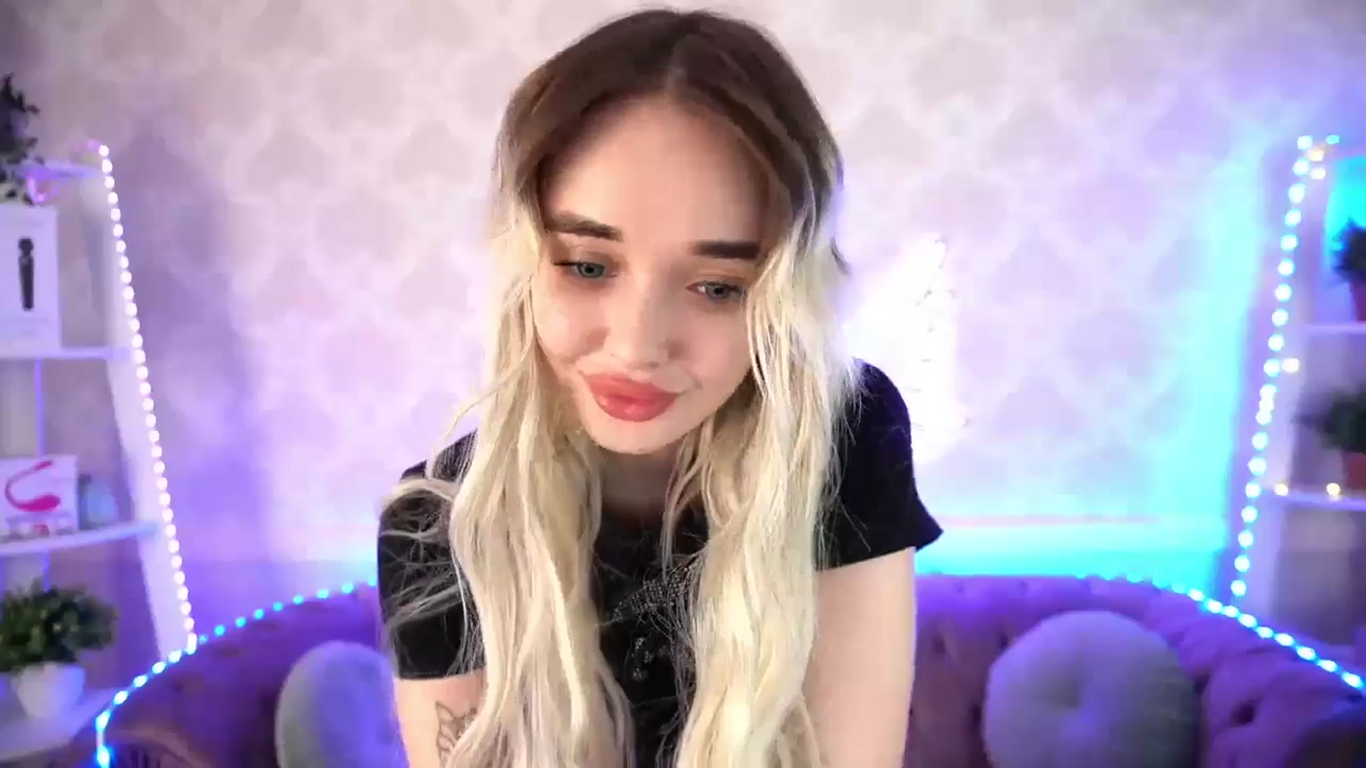 Gallery image thumbnail from TrixieHey's myfreecams stream on, 04/27/2024, 20:15 image 9 of 20
