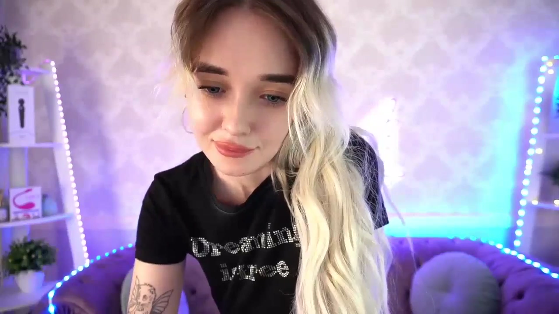 Gallery image thumbnail from TrixieHey's myfreecams stream on, 04/27/2024, 20:15 image 14 of 20