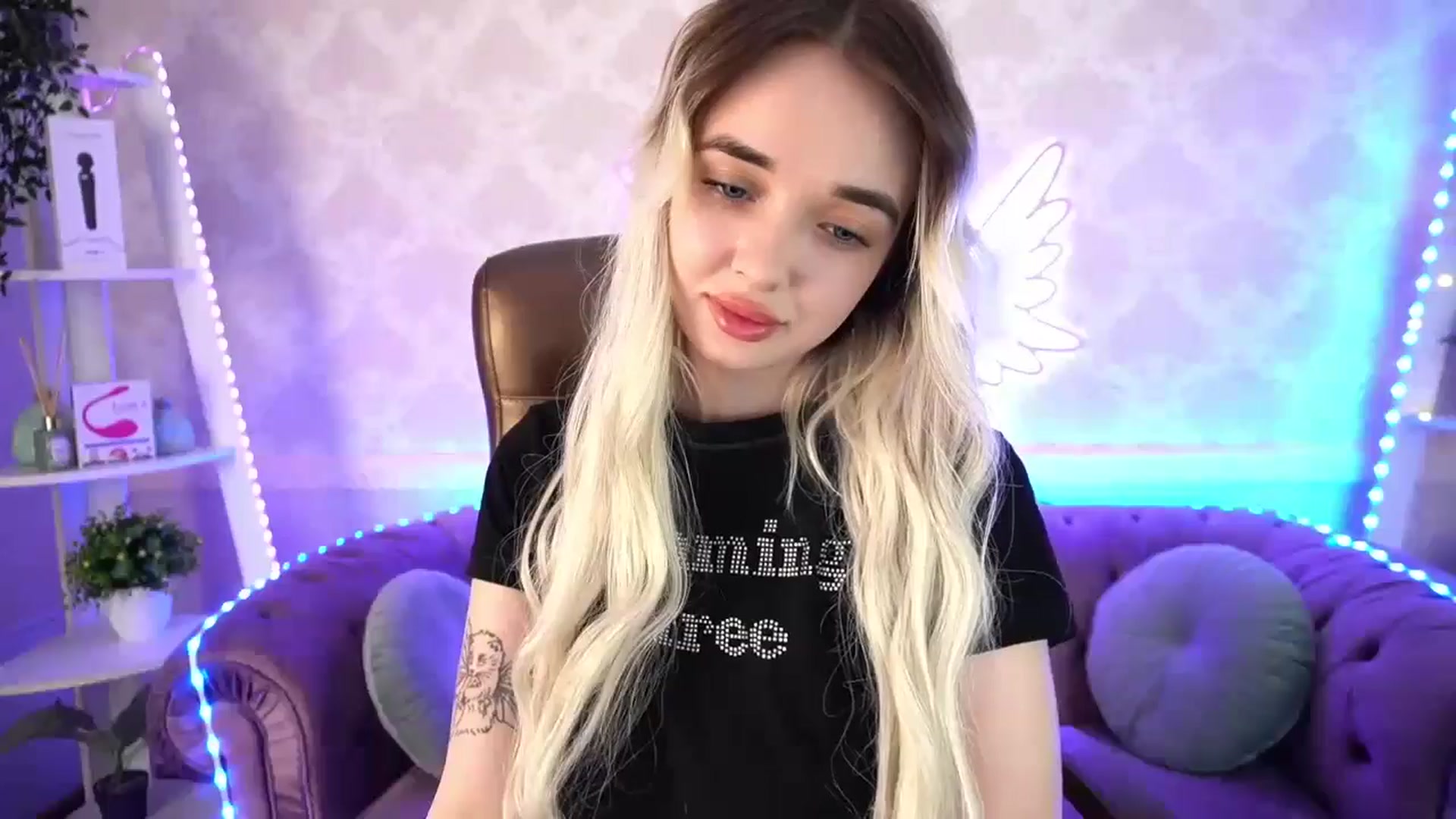 Gallery image thumbnail from TrixieHey's myfreecams stream on, 04/27/2024, 21:01 image 8 of 20