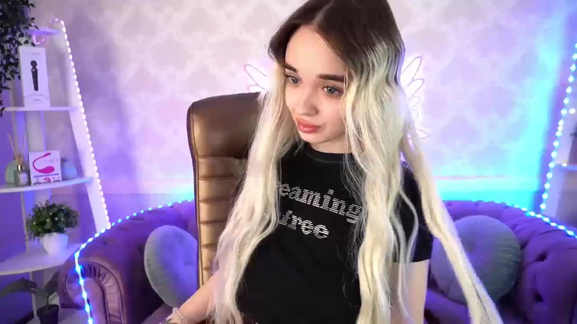 Gallery image thumbnail from TrixieHey's myfreecams stream on, 04/27/2024, 21:01 image 6 of 20
