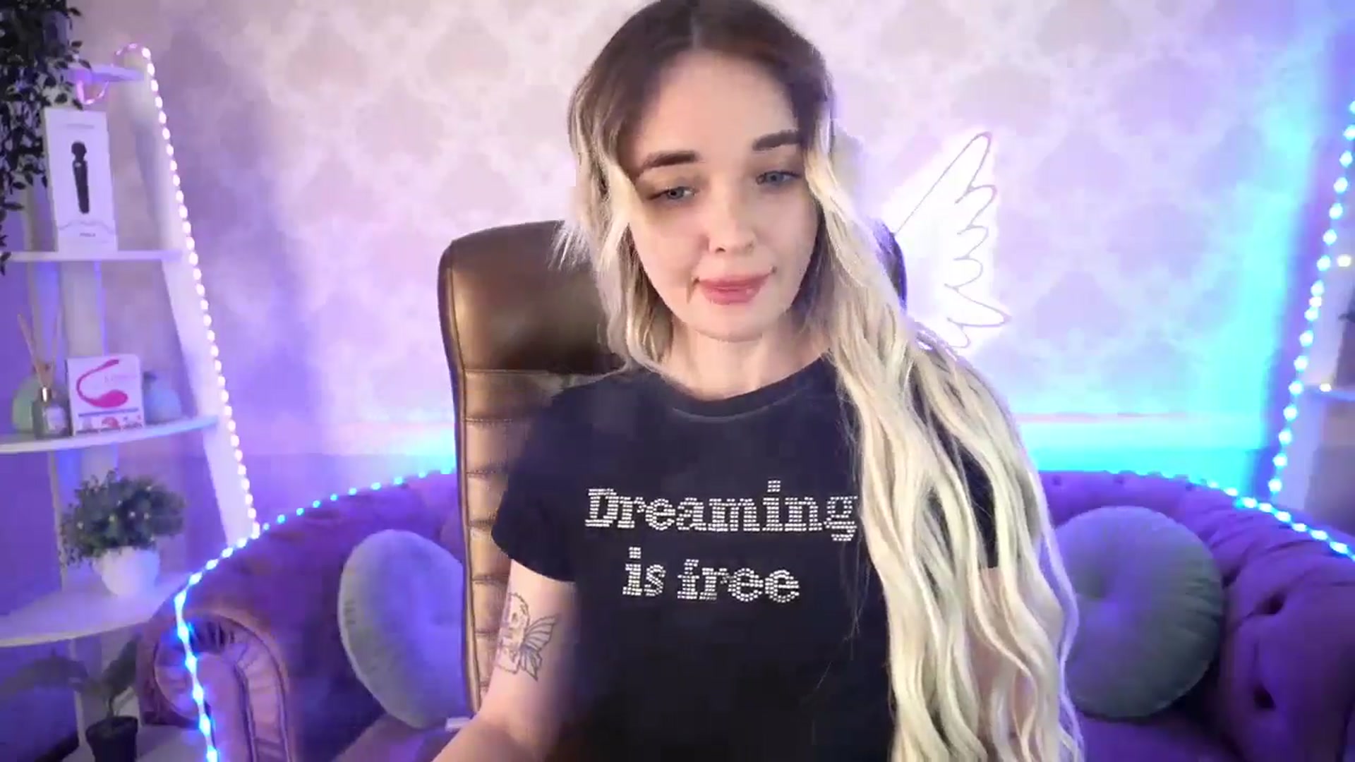 Gallery image thumbnail from TrixieHey's myfreecams stream on, 04/27/2024, 21:01 image 10 of 20