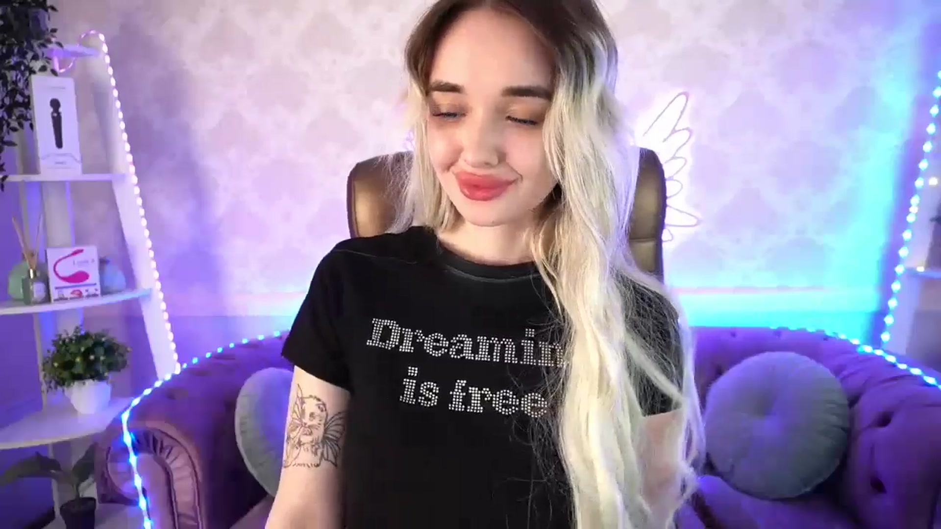 Gallery image thumbnail from TrixieHey's myfreecams stream on, 04/27/2024, 21:01 image 17 of 20