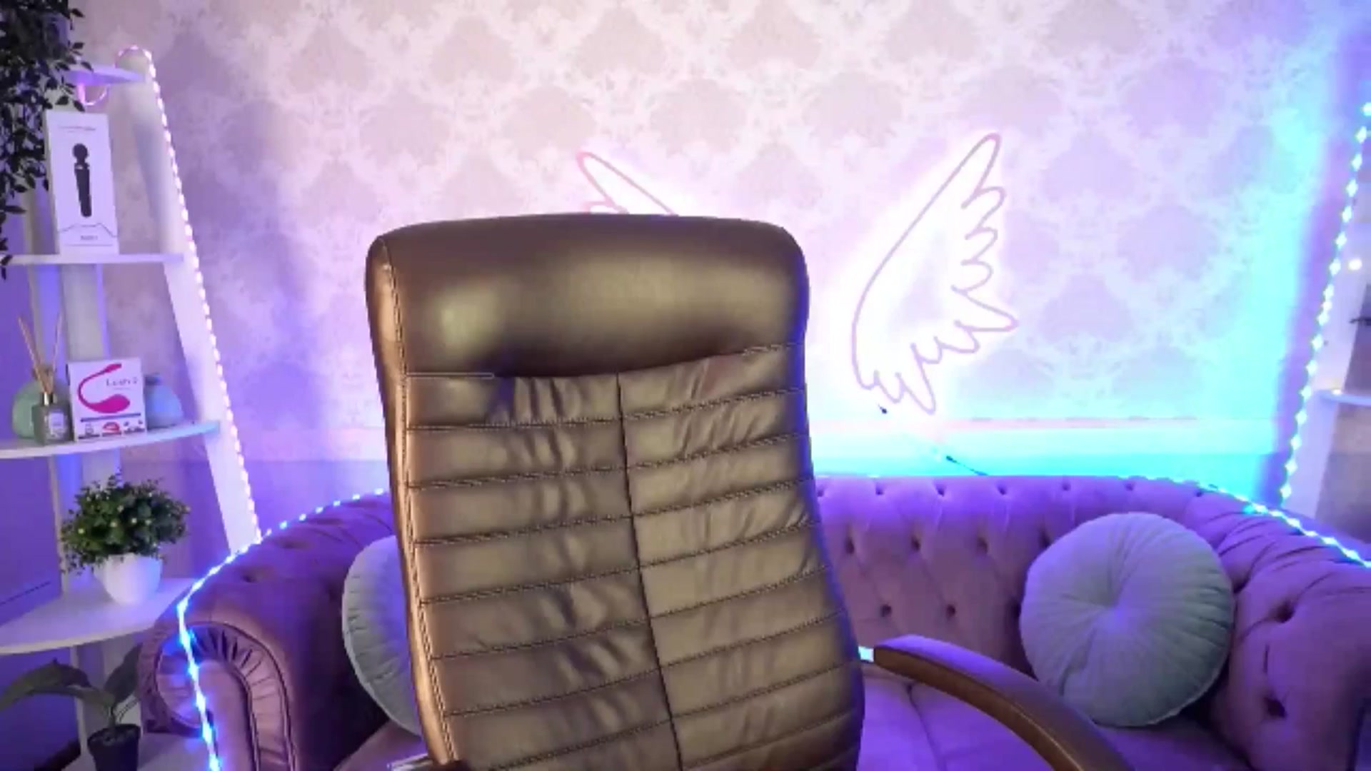 Gallery image thumbnail from TrixieHey's myfreecams stream on, 04/27/2024, 21:01 image 12 of 20