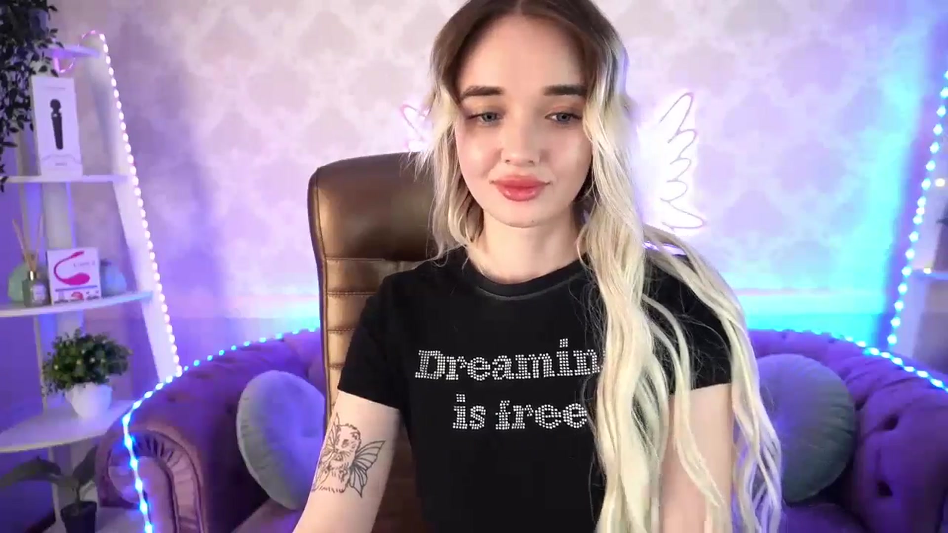 Gallery image thumbnail from TrixieHey's myfreecams stream on, 04/27/2024, 21:01 image 9 of 20