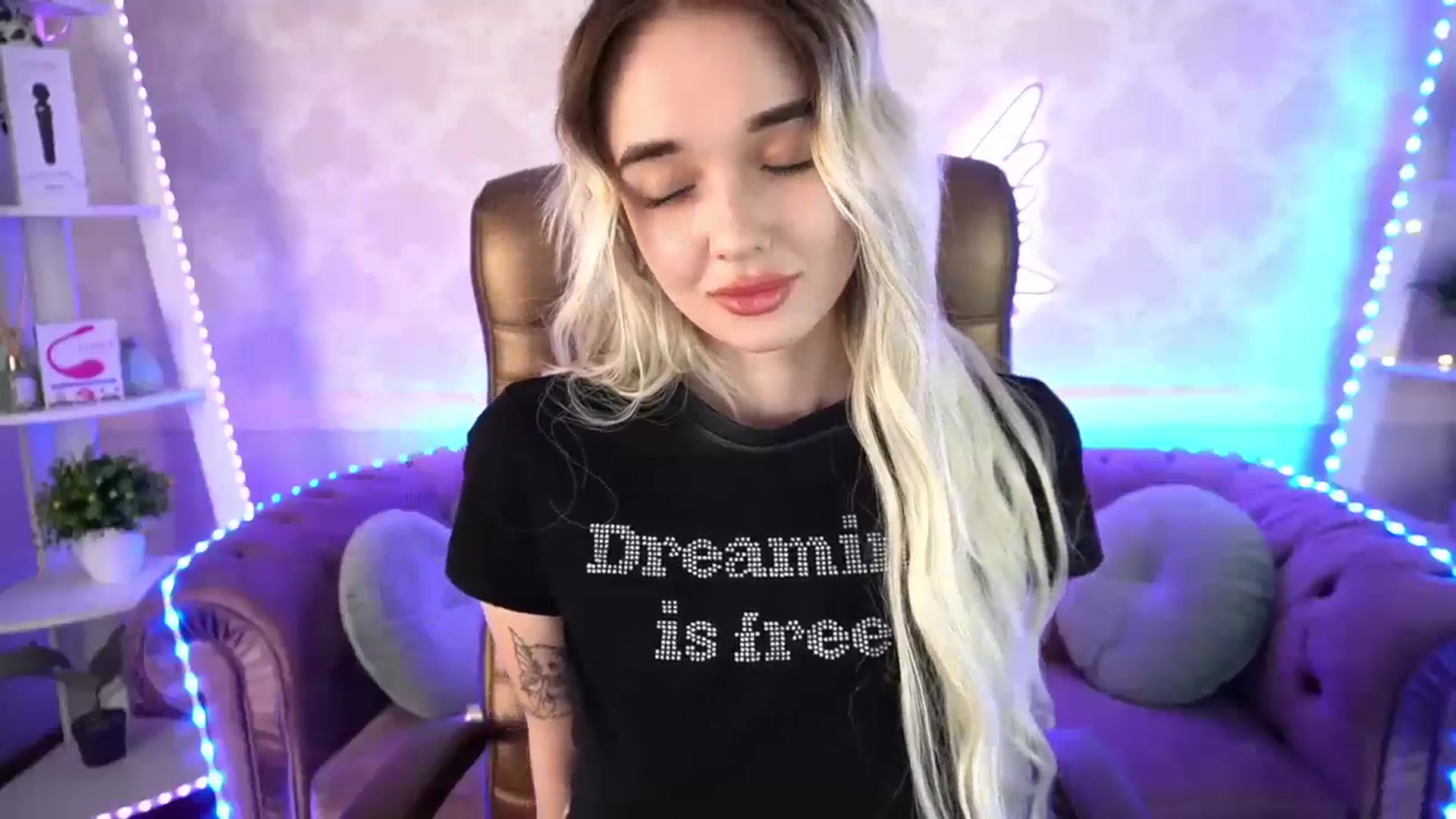 Gallery image thumbnail from TrixieHey's myfreecams stream on, 04/27/2024, 22:57 image 18 of 20