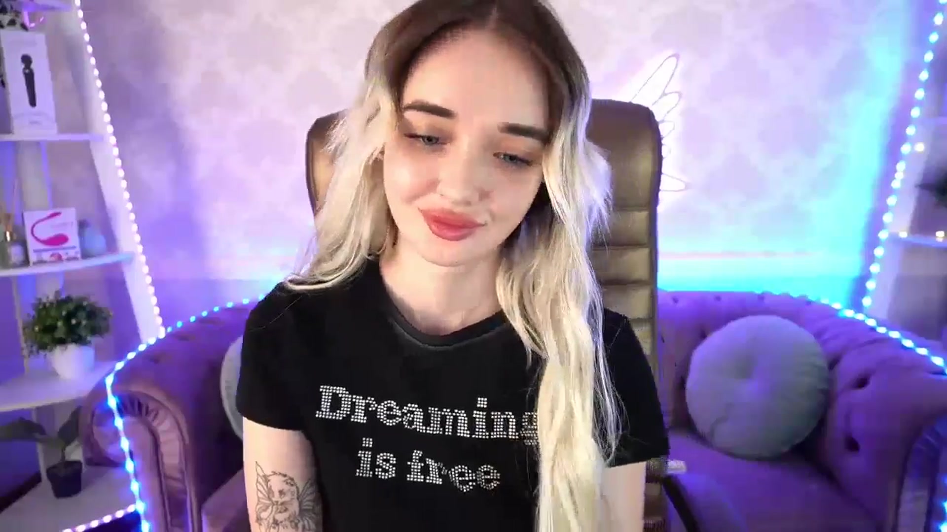 Gallery image thumbnail from TrixieHey's myfreecams stream on, 04/27/2024, 22:57 image 19 of 20