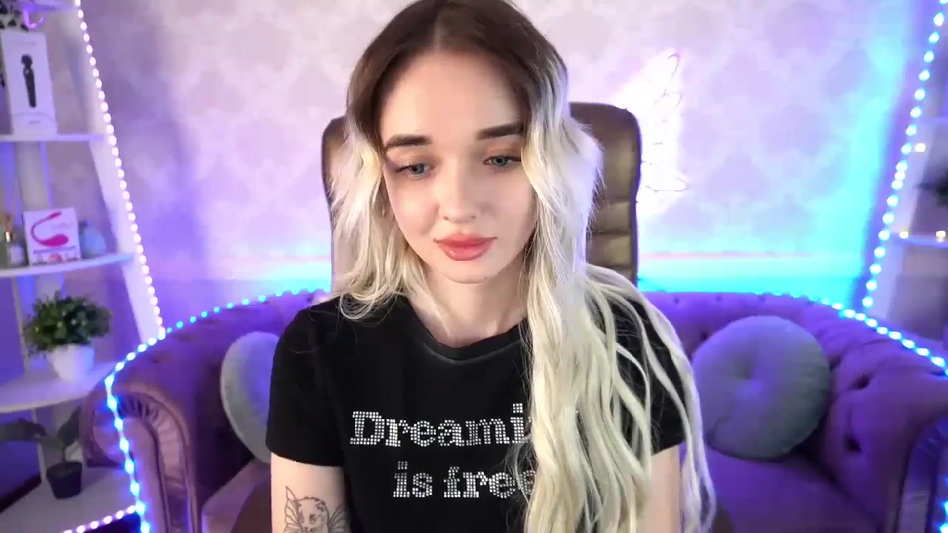 Gallery image thumbnail from TrixieHey's myfreecams stream on, 04/27/2024, 22:57 image 15 of 20