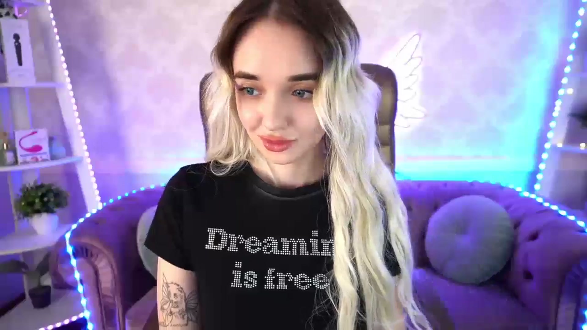 Gallery image thumbnail from TrixieHey's myfreecams stream on, 04/27/2024, 22:57 image 14 of 20