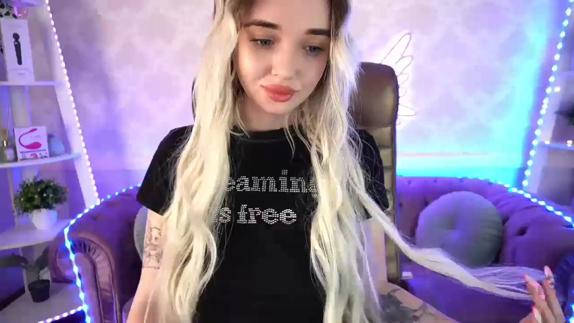 Gallery image thumbnail from TrixieHey's myfreecams stream on, 04/27/2024, 22:57 image 6 of 20