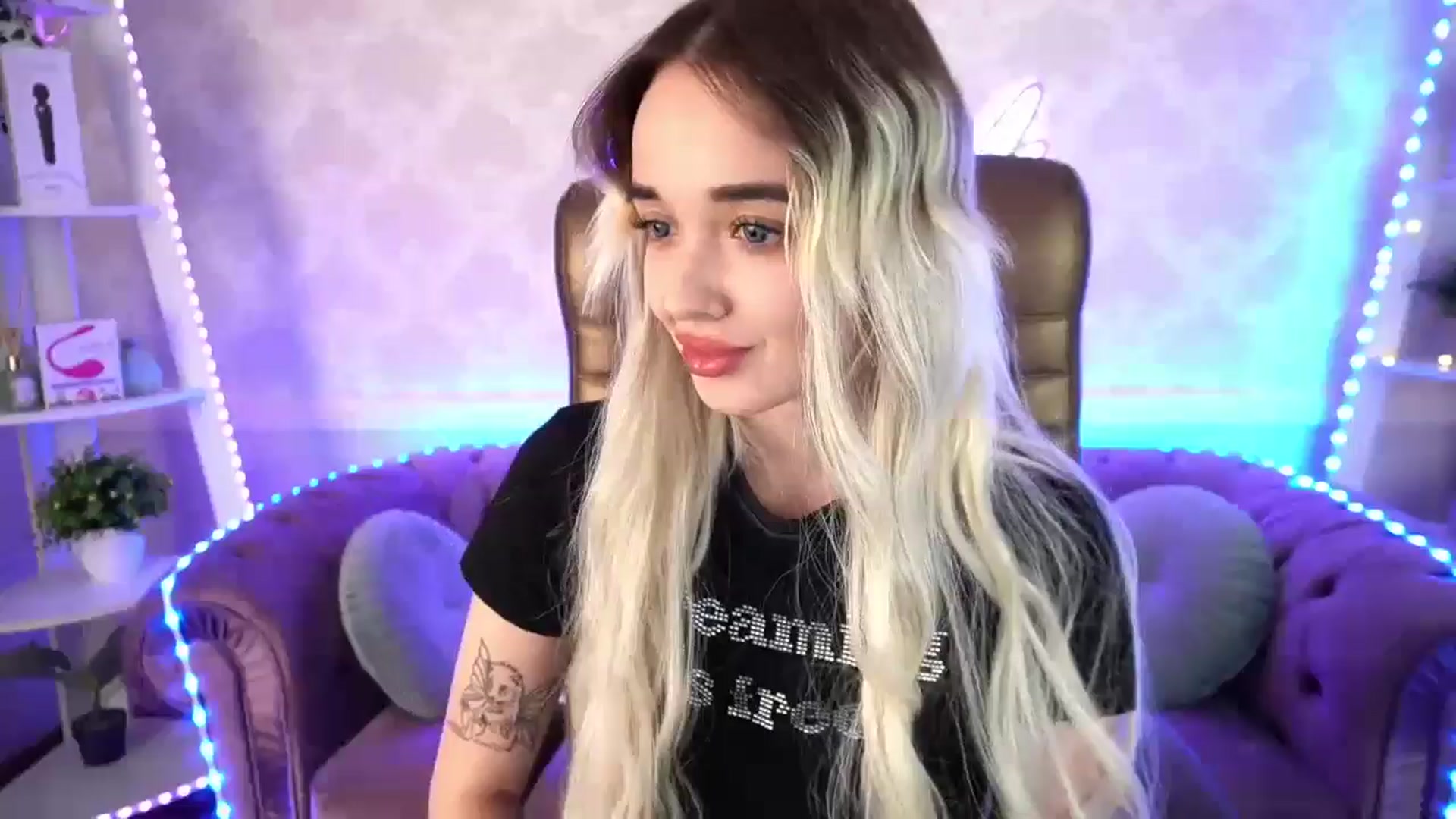 Gallery image thumbnail from TrixieHey's myfreecams stream on, 04/27/2024, 22:57 image 1 of 20