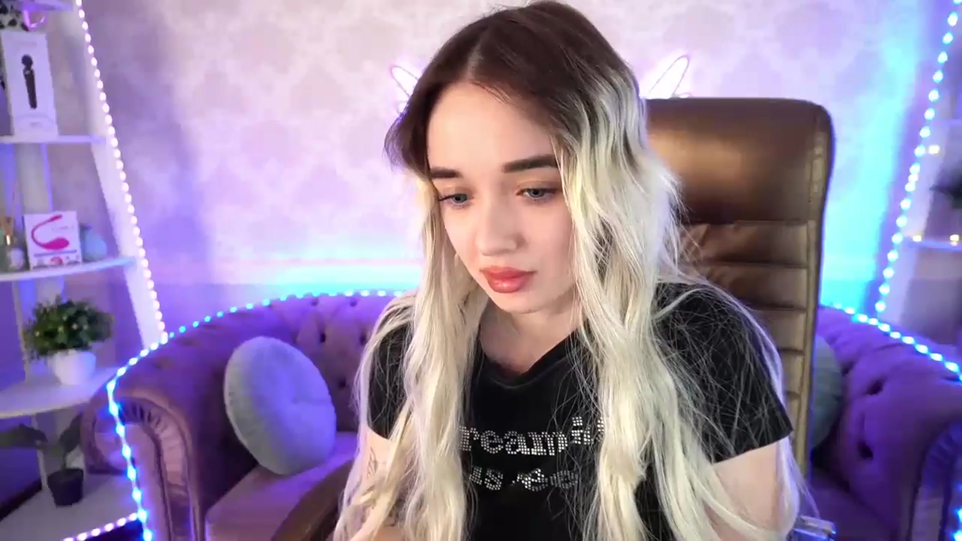 Gallery image thumbnail from TrixieHey's myfreecams stream on, 04/27/2024, 22:57 image 2 of 20