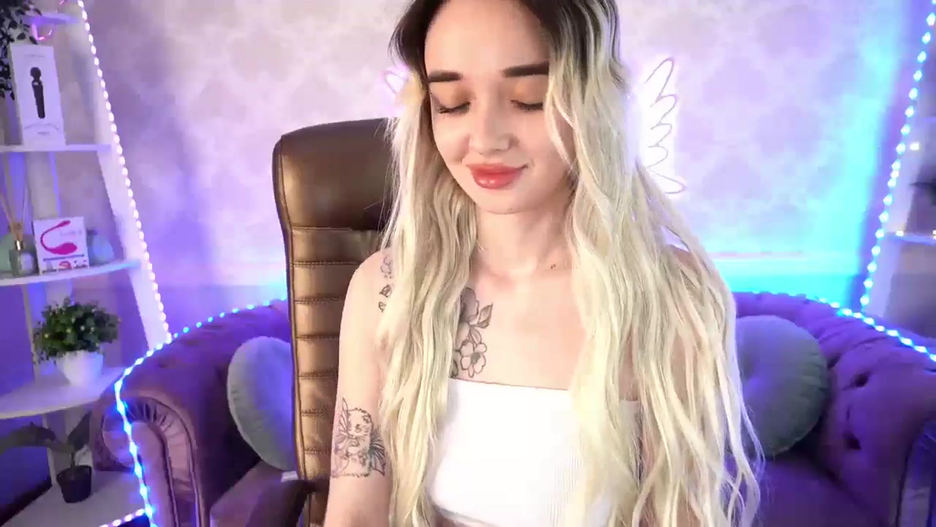 Gallery image thumbnail from TrixieHey's myfreecams stream on, 04/27/2024, 23:49 image 13 of 20