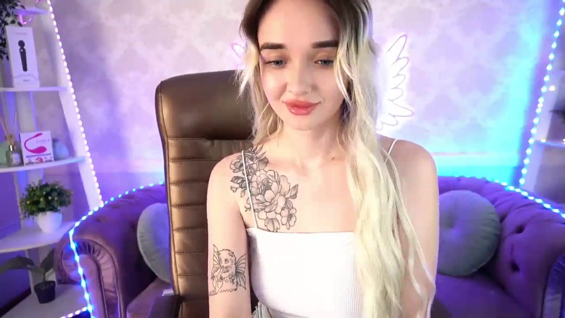 Gallery image thumbnail from TrixieHey's myfreecams stream on, 04/27/2024, 23:49 image 7 of 20
