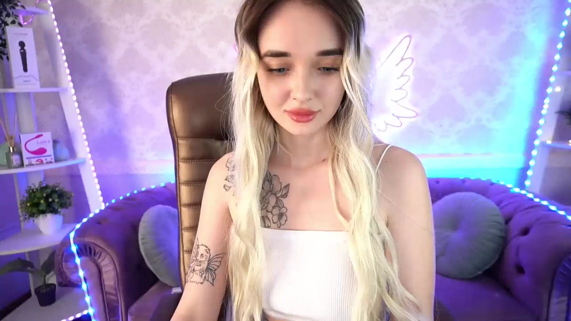 Gallery image thumbnail from TrixieHey's myfreecams stream on, 04/27/2024, 23:49 image 12 of 20