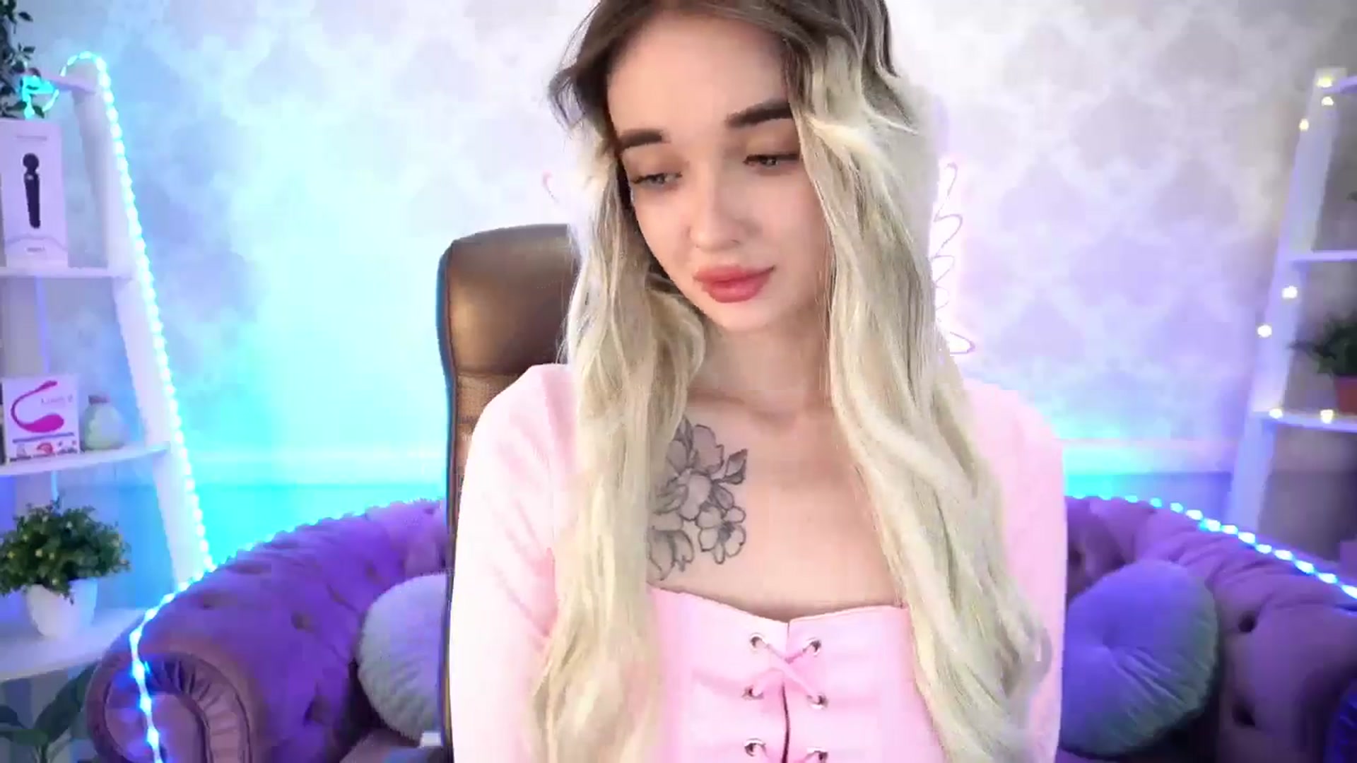 Gallery image thumbnail from TrixieHey's myfreecams stream on, 05/03/2024, 20:20 image 7 of 20