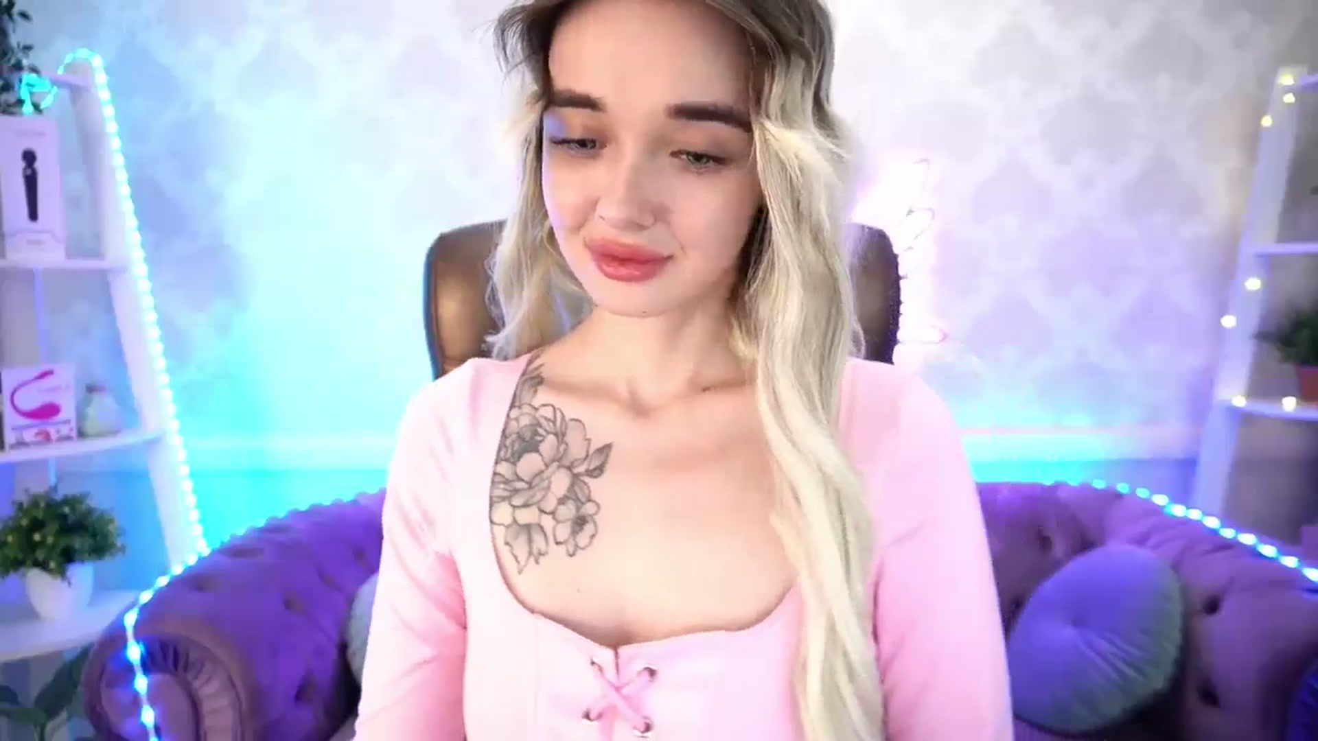 Gallery image thumbnail from TrixieHey's myfreecams stream on, 05/03/2024, 20:20 image 10 of 20