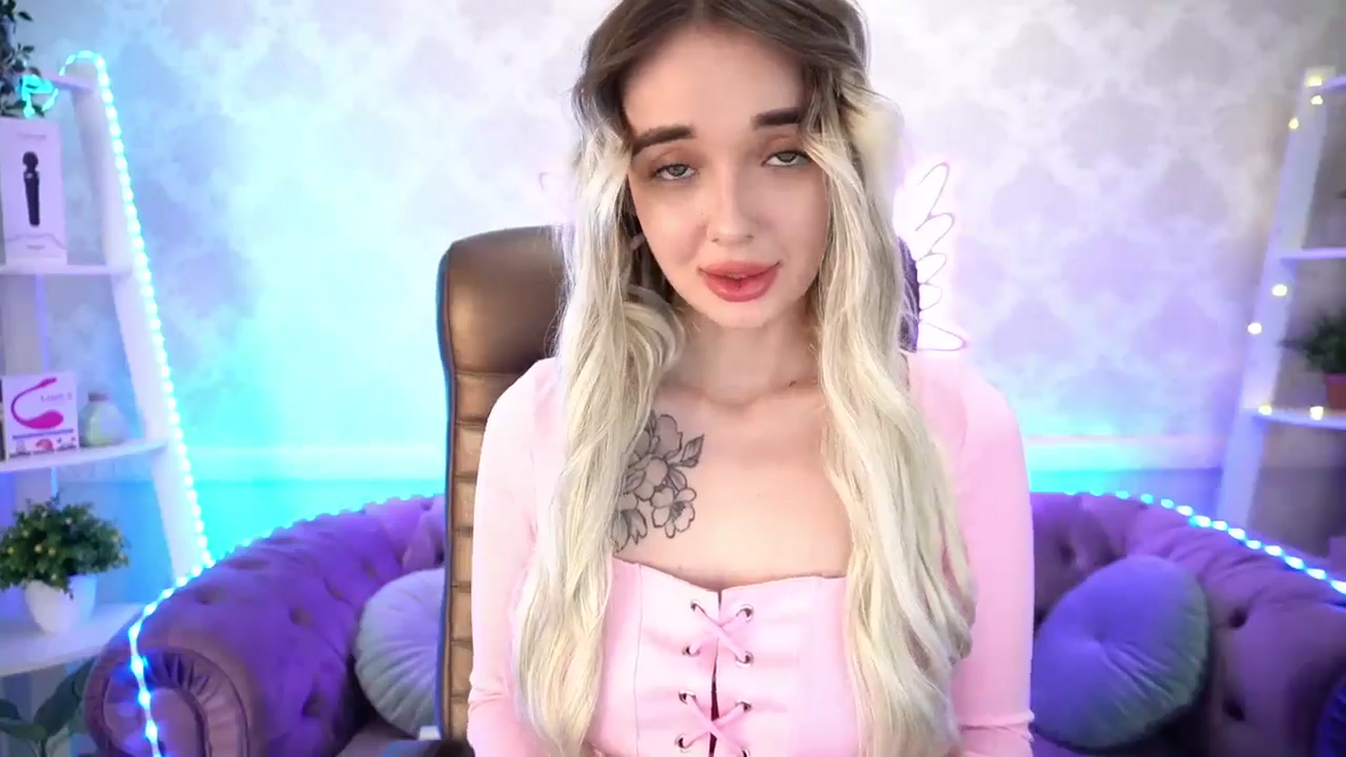 Gallery image thumbnail from TrixieHey's myfreecams stream on, 05/03/2024, 20:20 image 2 of 20