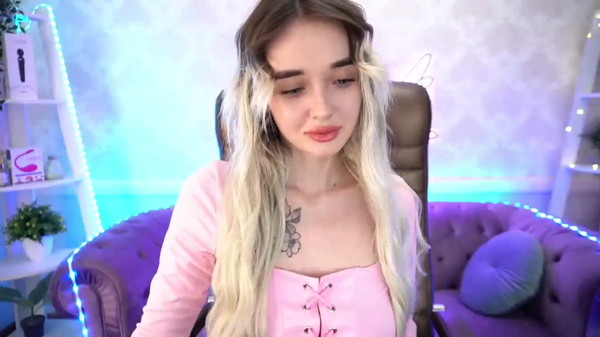 Gallery image thumbnail from TrixieHey's myfreecams stream on, 05/03/2024, 20:20 image 19 of 20