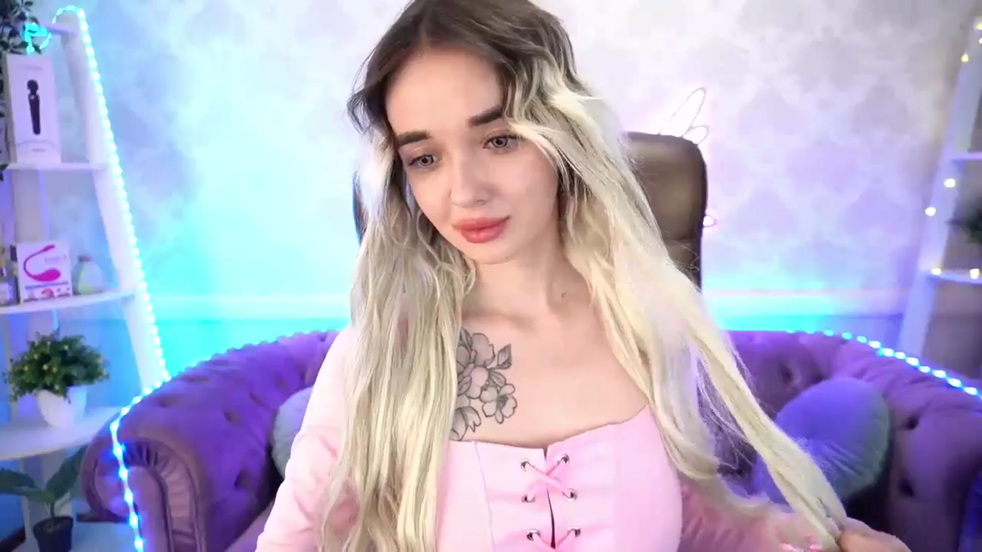 Gallery image thumbnail from TrixieHey's myfreecams stream on, 05/03/2024, 20:20 image 18 of 20