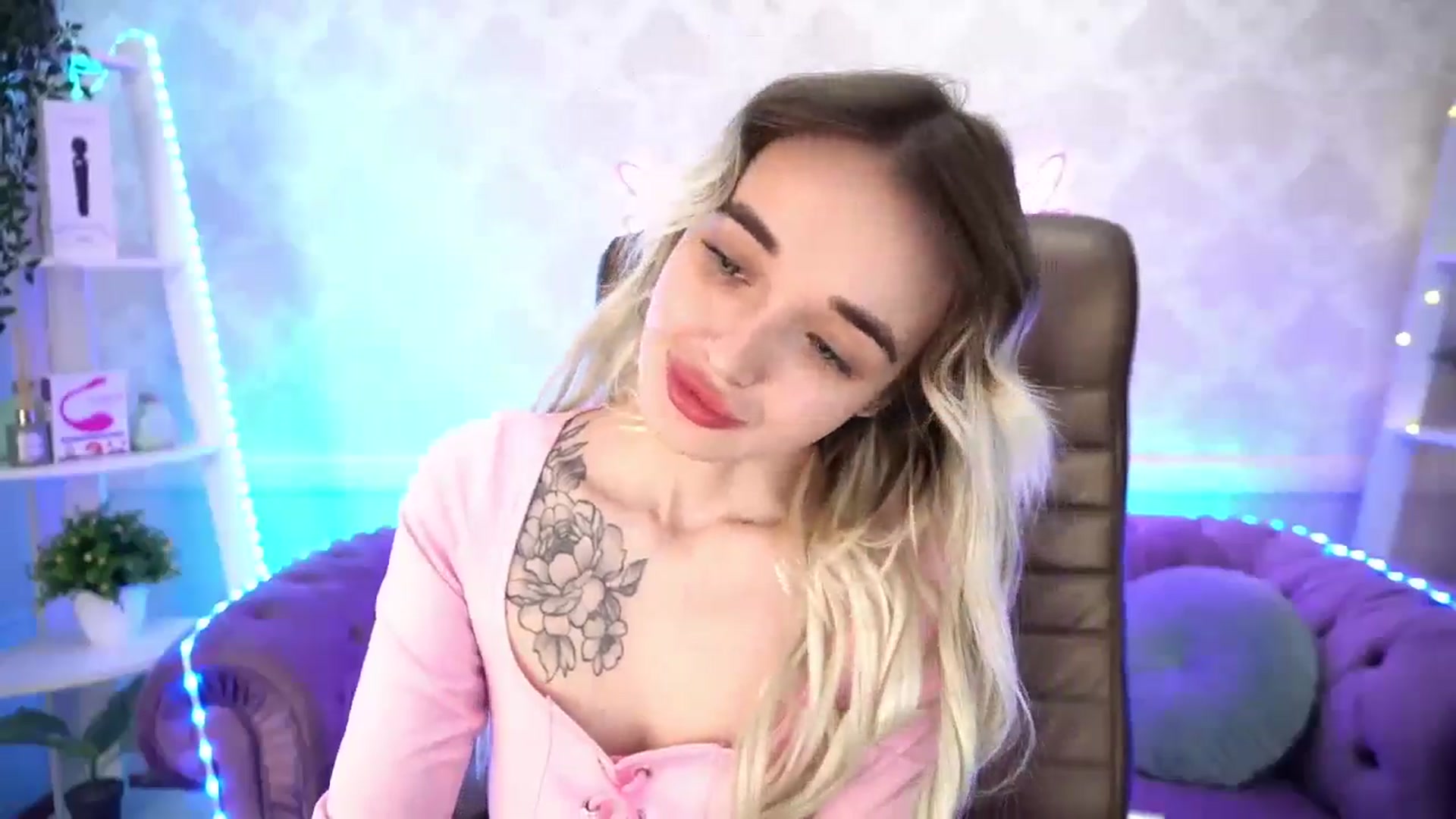 Gallery image thumbnail from TrixieHey's myfreecams stream on, 05/04/2024, 01:11 image 8 of 20