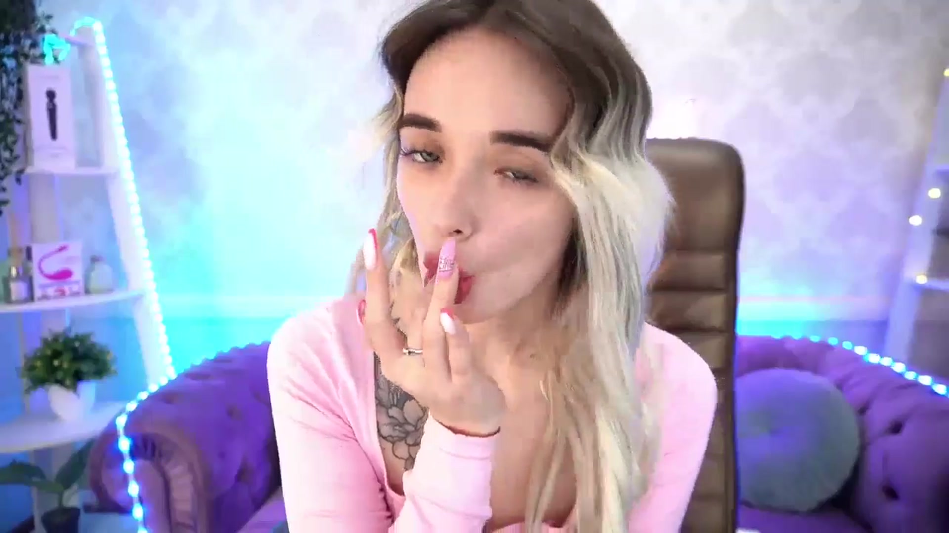 Gallery image thumbnail from TrixieHey's myfreecams stream on, 05/04/2024, 01:11 image 6 of 20