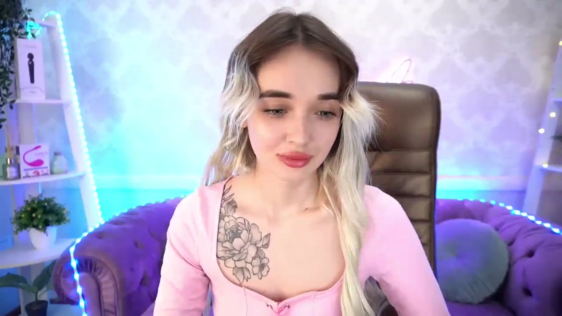 Gallery image thumbnail from TrixieHey's myfreecams stream on, 05/04/2024, 01:11 image 5 of 20
