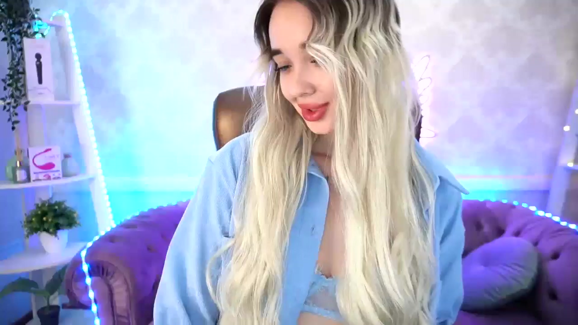 Gallery image thumbnail from TrixieHey's myfreecams stream on, 05/04/2024, 20:00 image 1 of 20