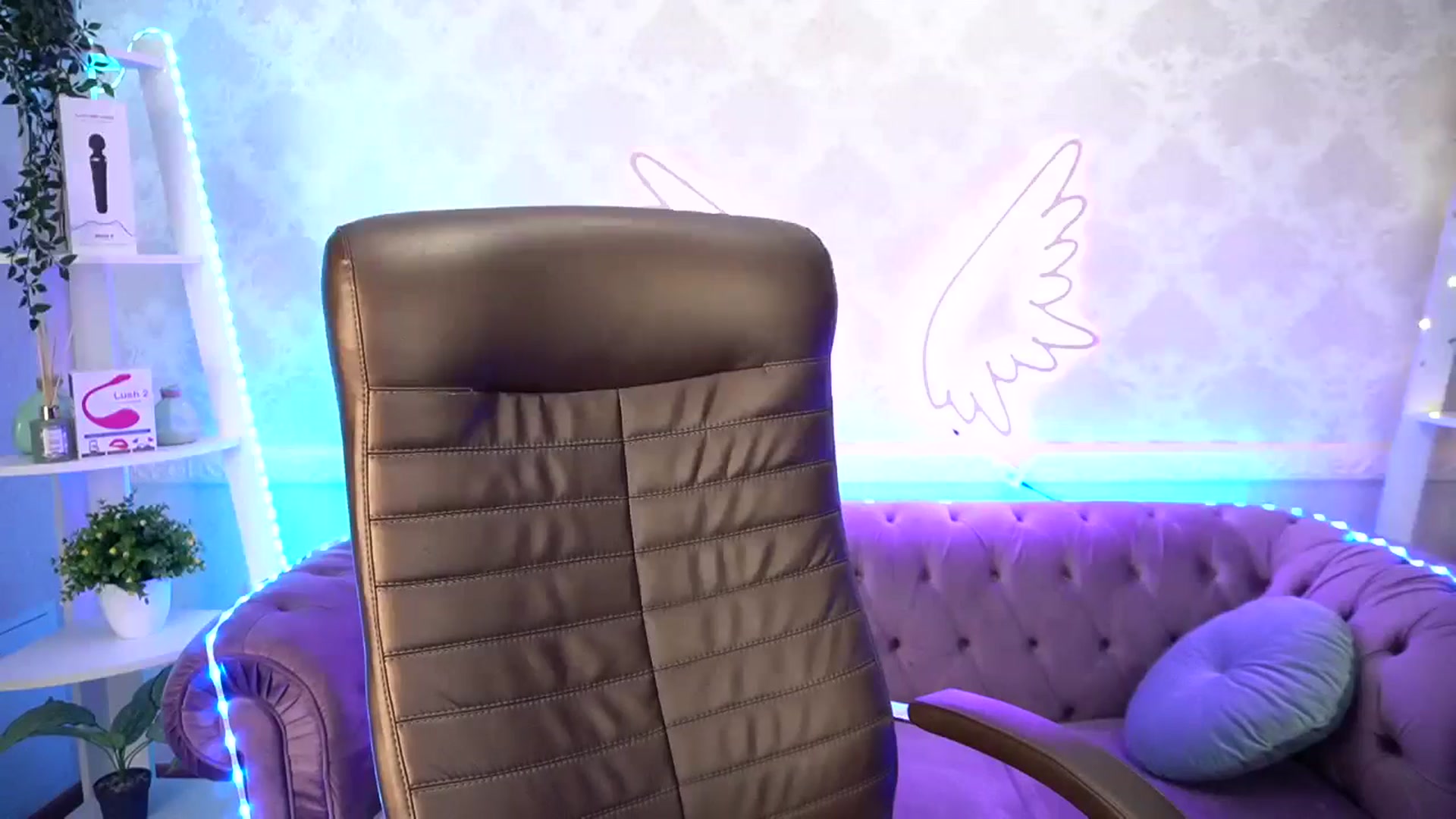 Gallery image thumbnail from TrixieHey's myfreecams stream on, 05/04/2024, 20:00 image 10 of 20
