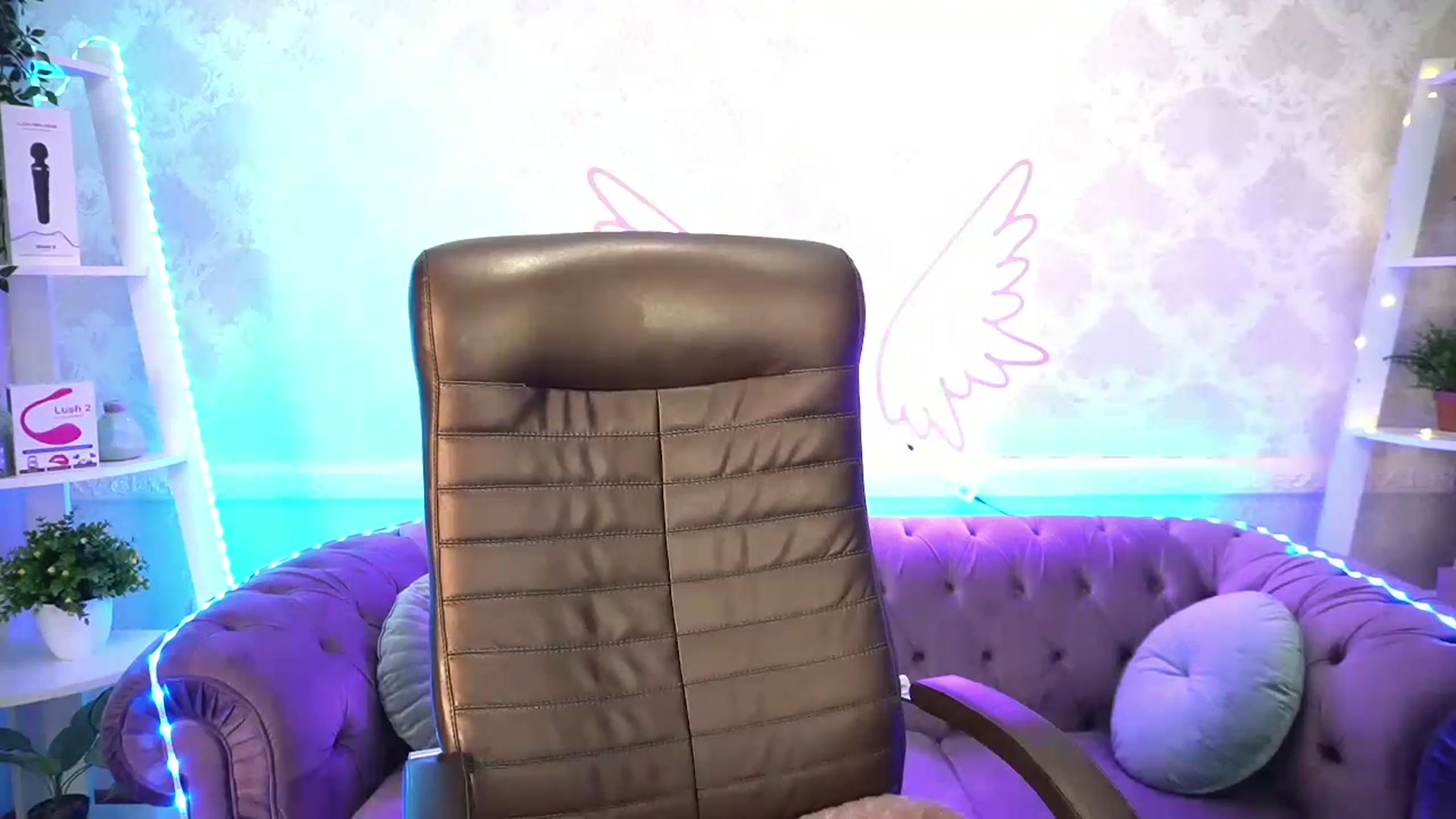 Gallery image thumbnail from TrixieHey's myfreecams stream on, 05/04/2024, 23:36 image 13 of 20