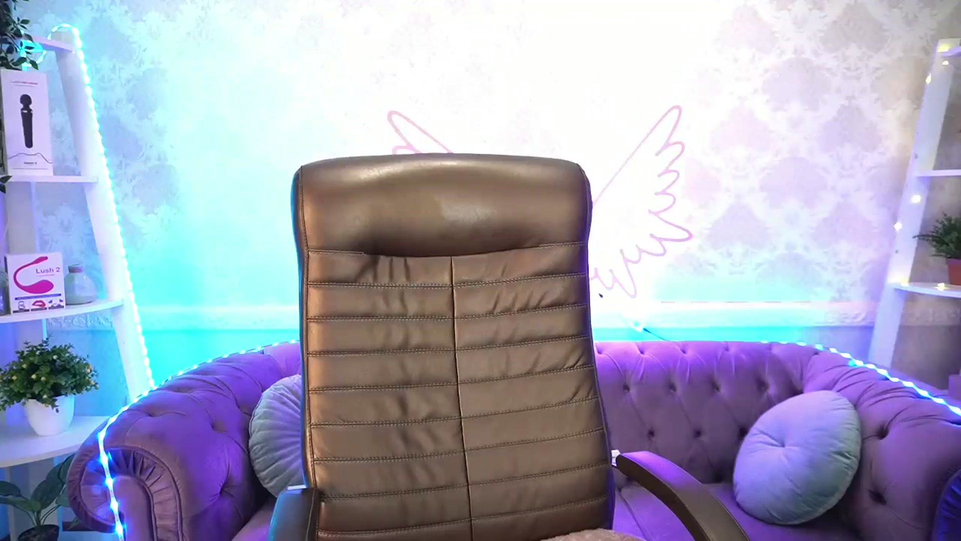 Gallery image thumbnail from TrixieHey's myfreecams stream on, 05/04/2024, 23:36 image 10 of 20