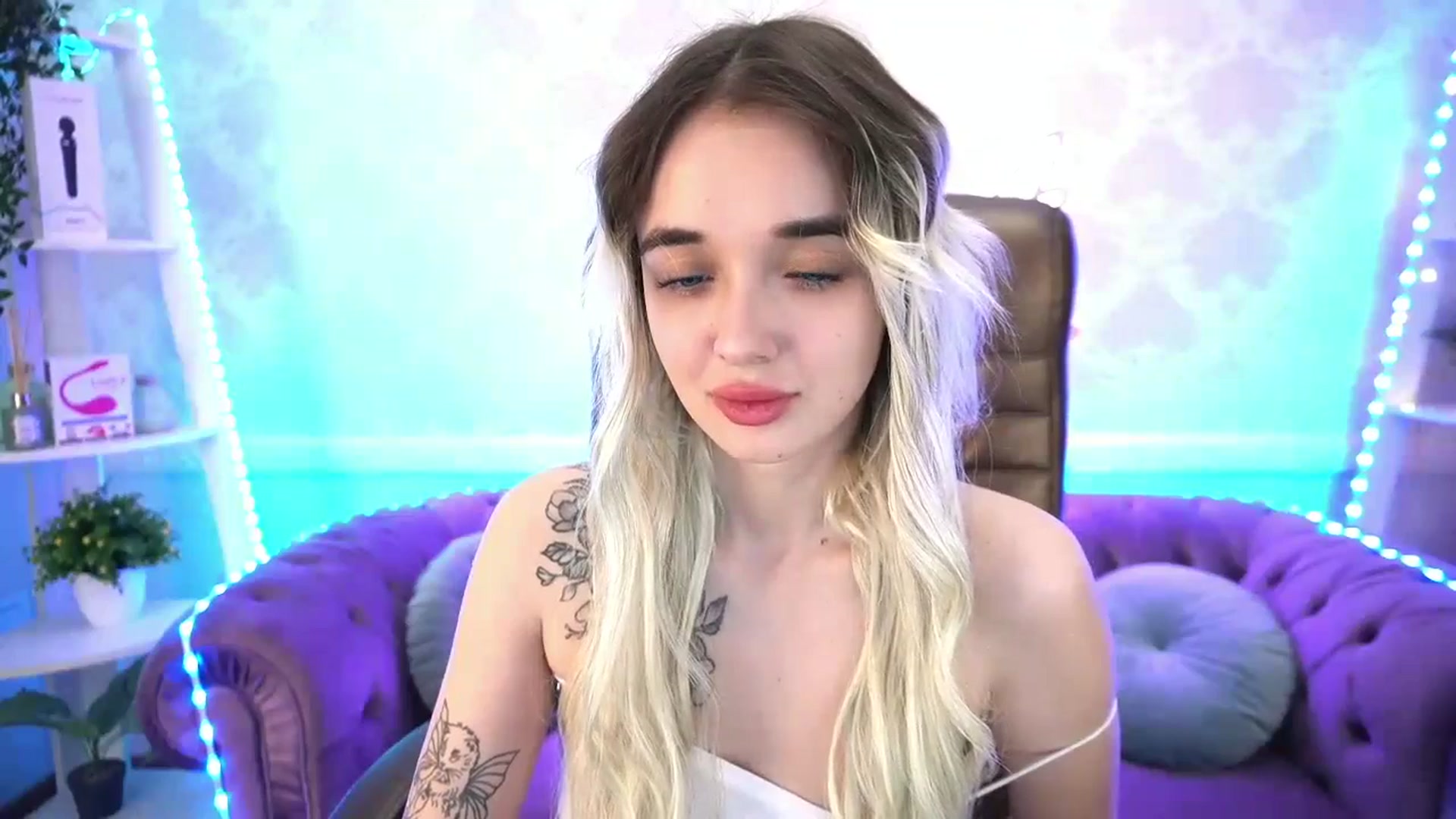 Gallery image thumbnail from TrixieHey's myfreecams stream on, 05/06/2024, 24:35 image 8 of 20