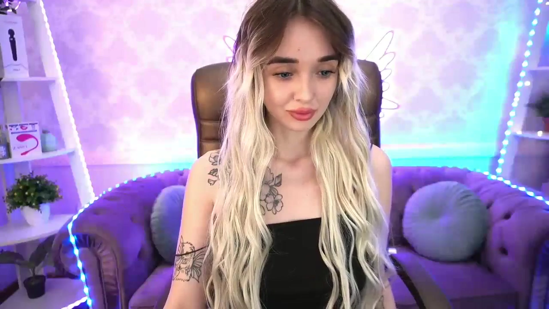 Gallery image thumbnail from TrixieHey's myfreecams stream on, 05/07/2024, 20:21 image 4 of 20