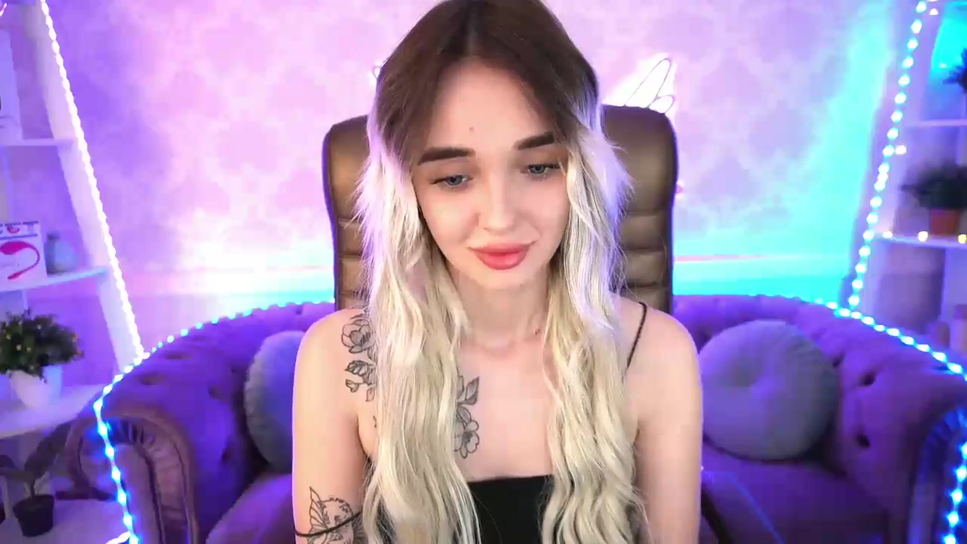 Gallery image thumbnail from TrixieHey's myfreecams stream on, 05/07/2024, 20:21 image 15 of 20