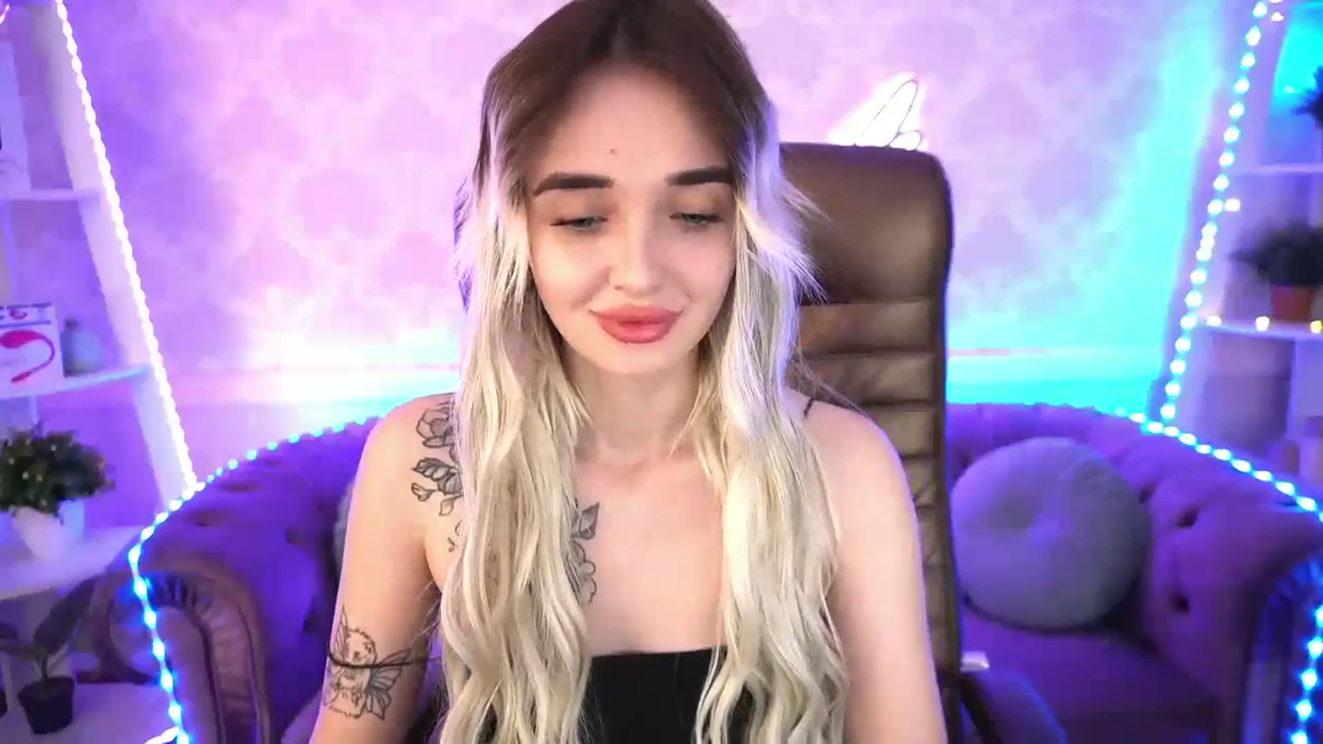 Gallery image thumbnail from TrixieHey's myfreecams stream on, 05/07/2024, 20:21 image 9 of 20