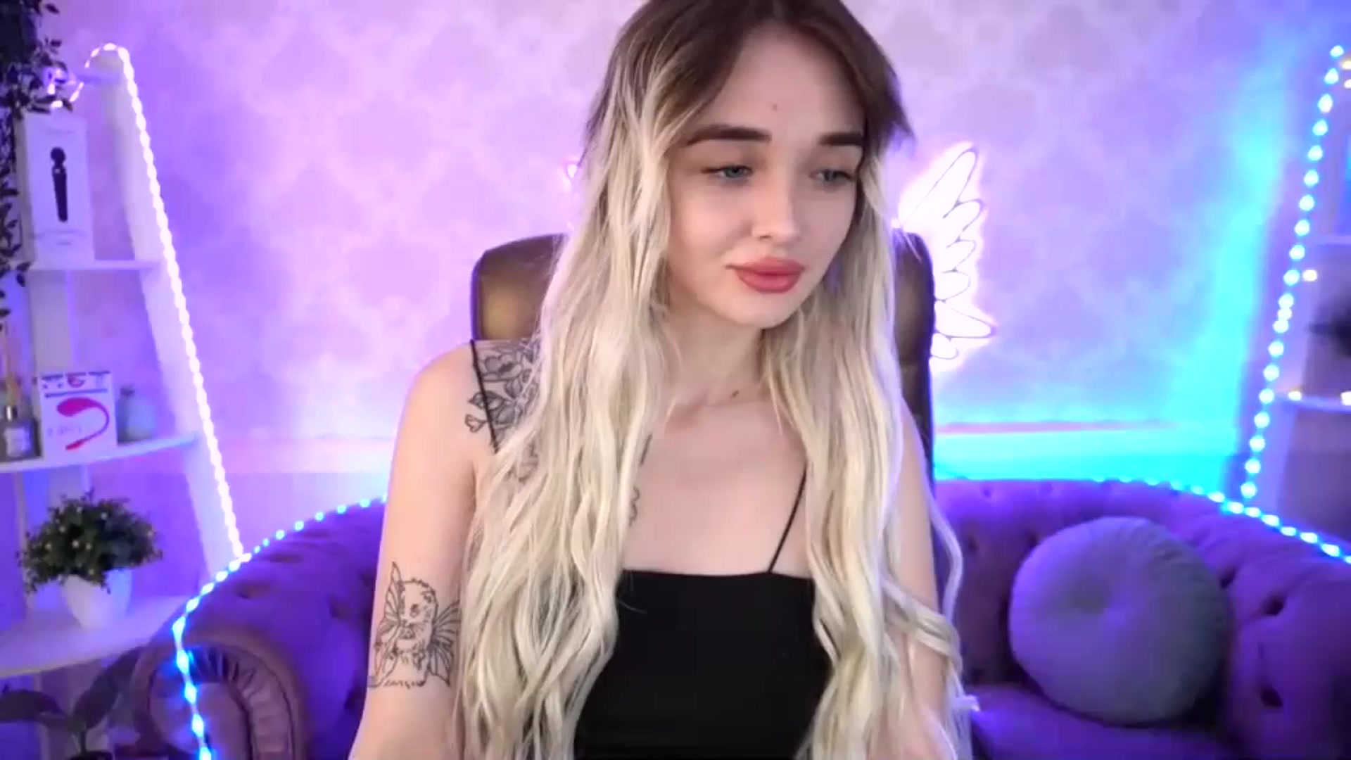 Gallery image thumbnail from TrixieHey's myfreecams stream on, 05/07/2024, 20:21 image 1 of 20