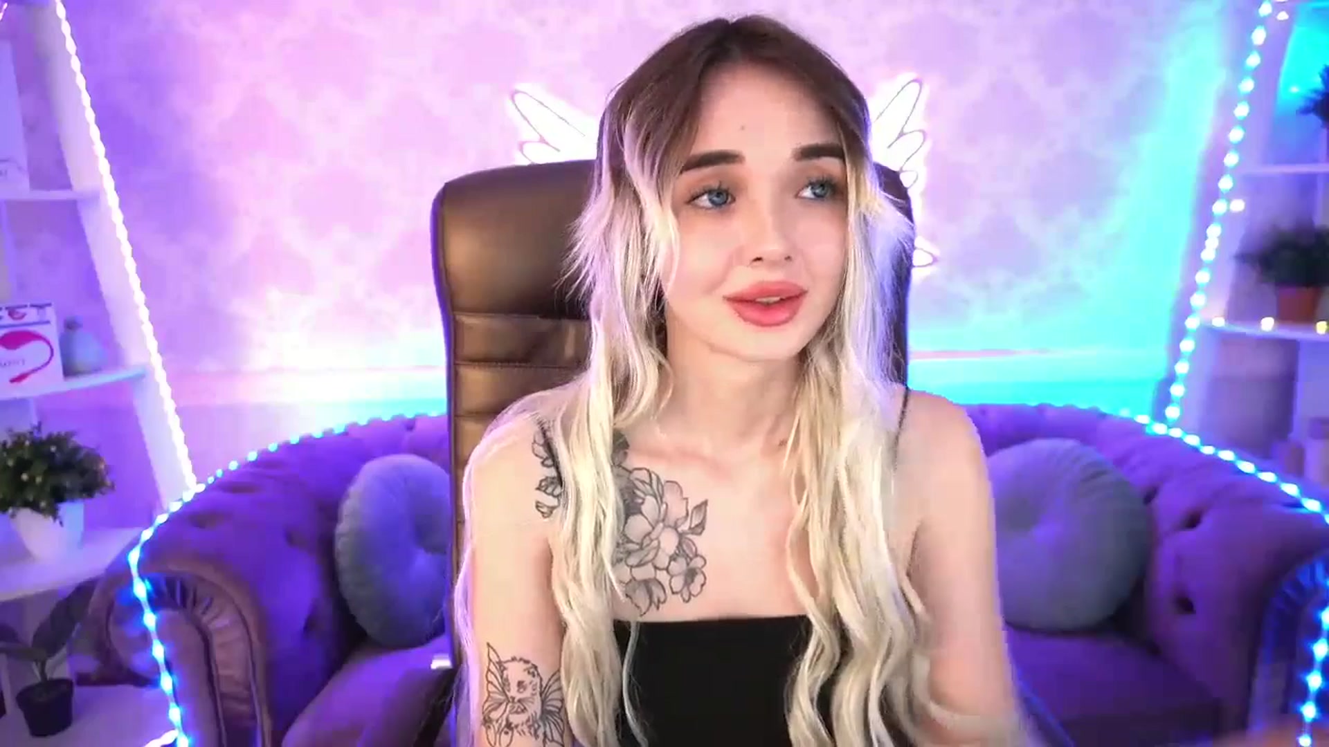 Gallery image thumbnail from TrixieHey's myfreecams stream on, 05/07/2024, 20:21 image 17 of 20