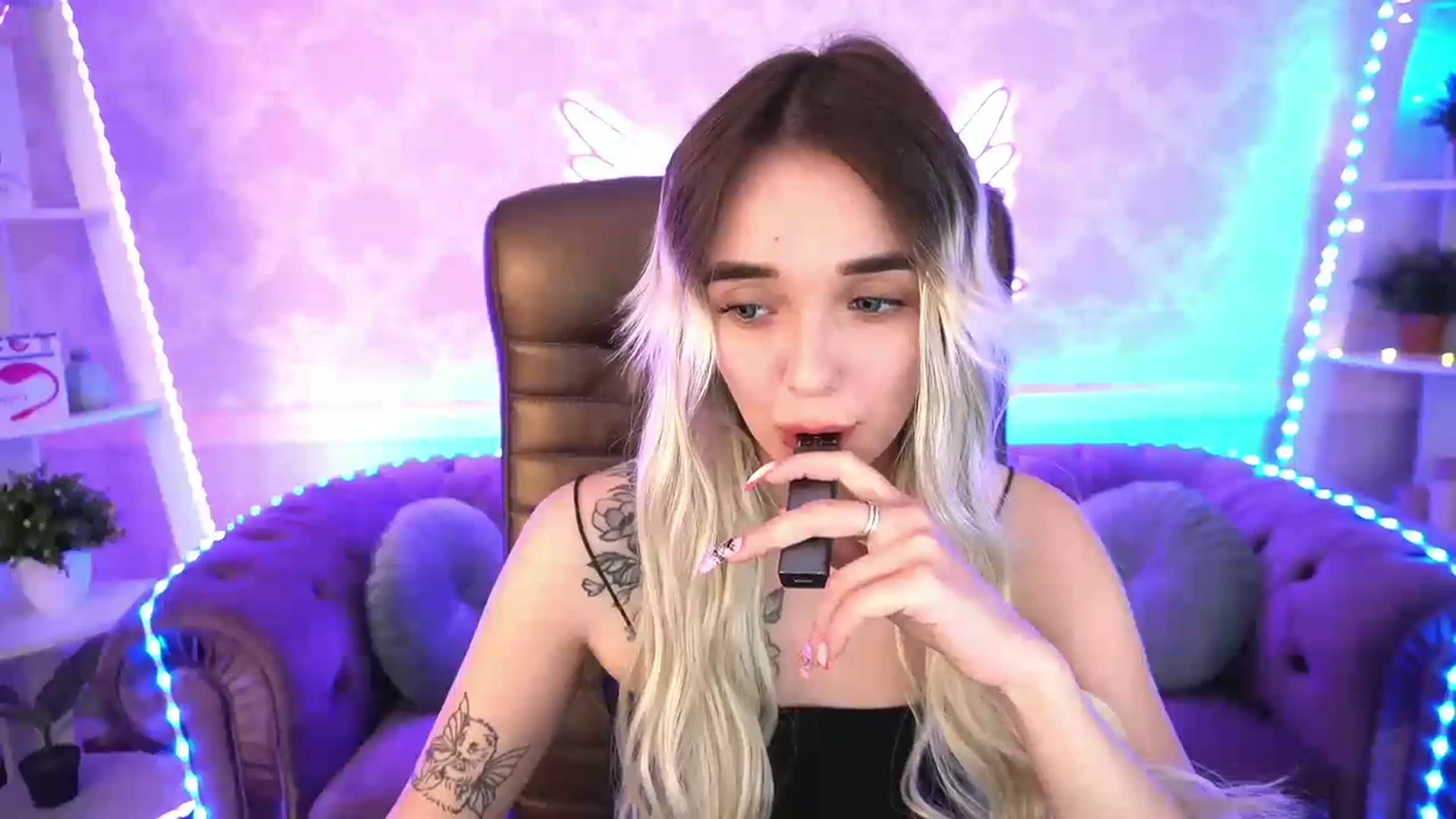Gallery image thumbnail from TrixieHey's myfreecams stream on, 05/07/2024, 20:21 image 20 of 20