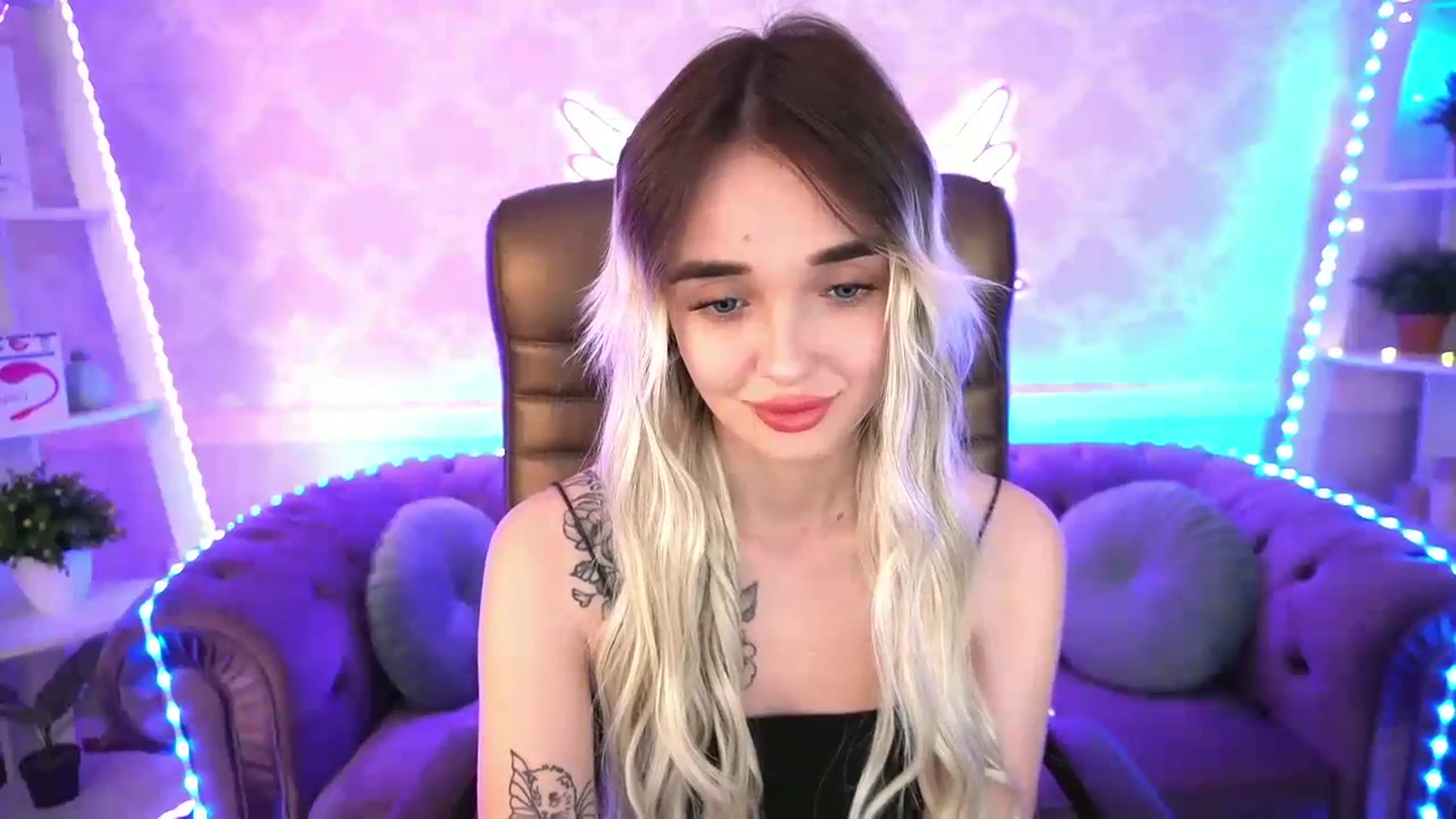 Gallery image thumbnail from TrixieHey's myfreecams stream on, 05/07/2024, 20:21 image 19 of 20