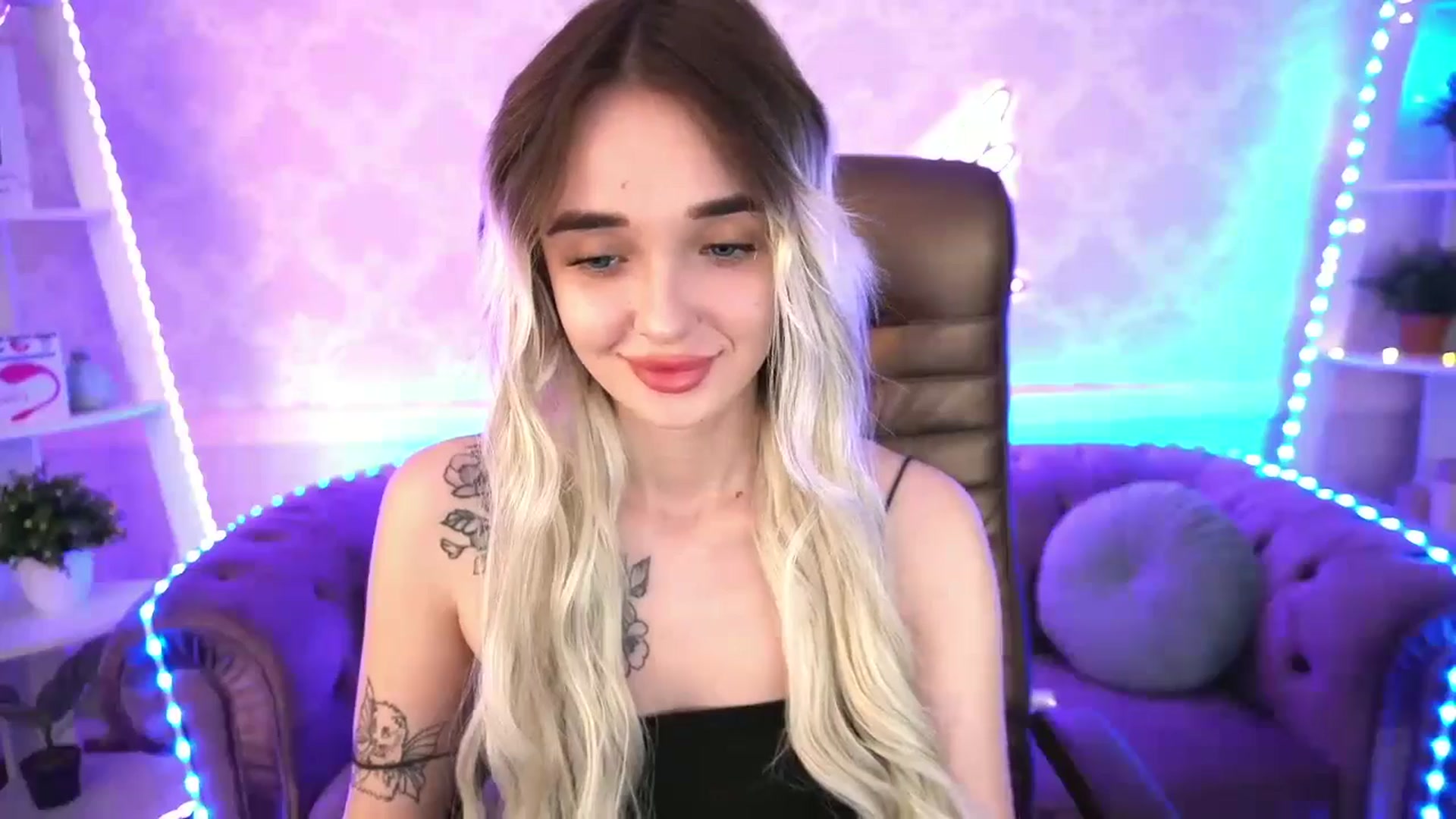 Gallery image thumbnail from TrixieHey's myfreecams stream on, 05/07/2024, 20:21 image 14 of 20